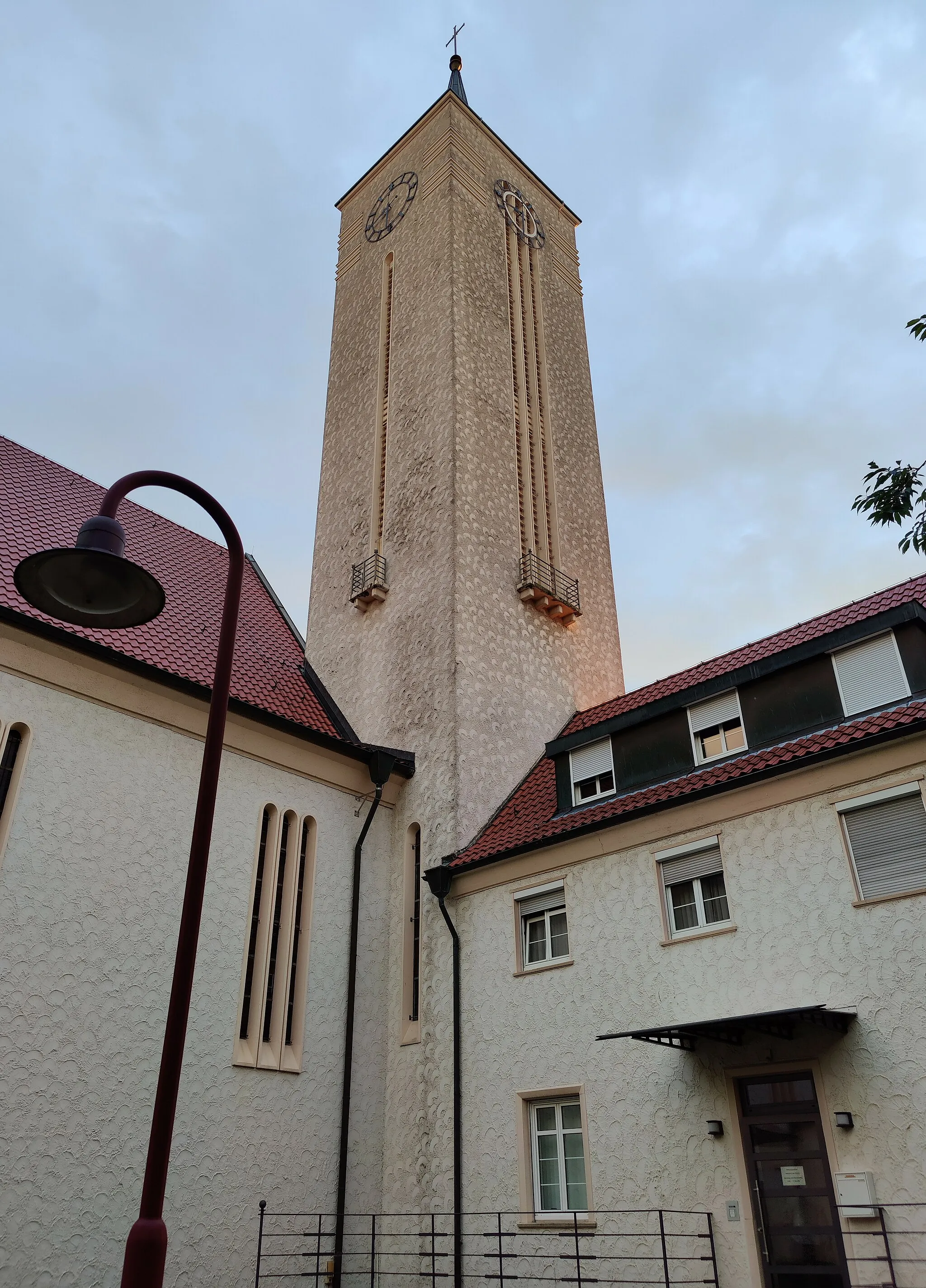 Photo showing: Katholische Pfarrkirche Mariä Himmelfahrt (Neue Marienkirche) Süßen, Landkreis Göppingen, Baden-Württemberg, Deutschland
