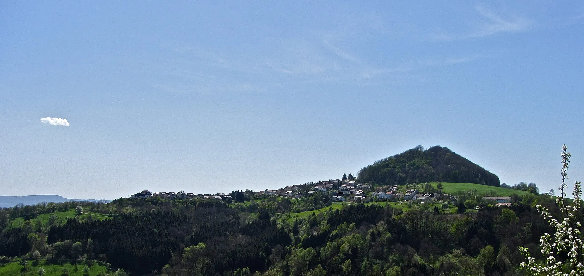 Photo showing: Blick auf Stadt und Berg Hohenstaufen vom Aasrücken