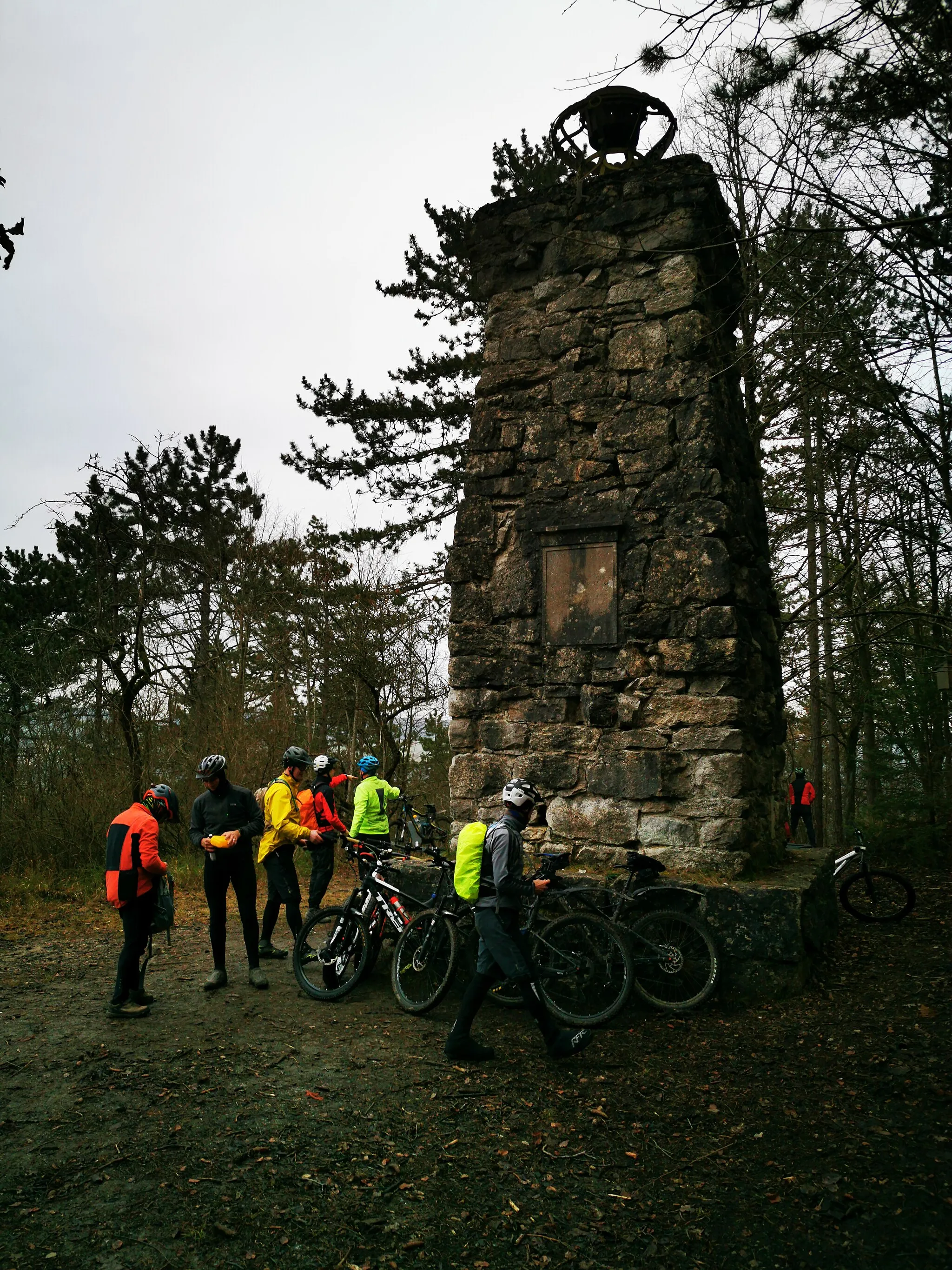 Photo showing: 2019-12-31 MTB-Silvesterausfahrt in Tauberbischofsheim mit einem Zwischenstopp an der Bismarck-Säule