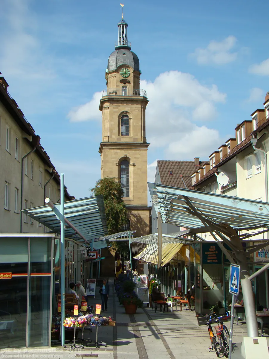 Photo showing: Hafenmarktpassage (Gustav-Binder-Straße) mit Hafenmarktturm in Heilbronn. Foto von 2010.