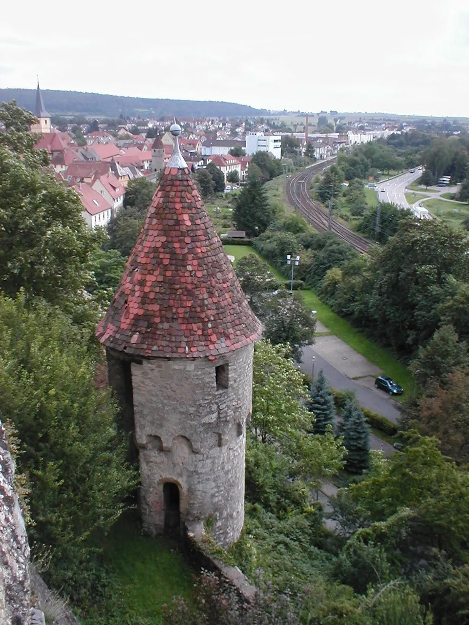 Photo showing: Mittelalterlicher Wehrturm bei Schloss Horneck in Gundelsheim am Neckar mit Blick über die Stadt und das Neckartal