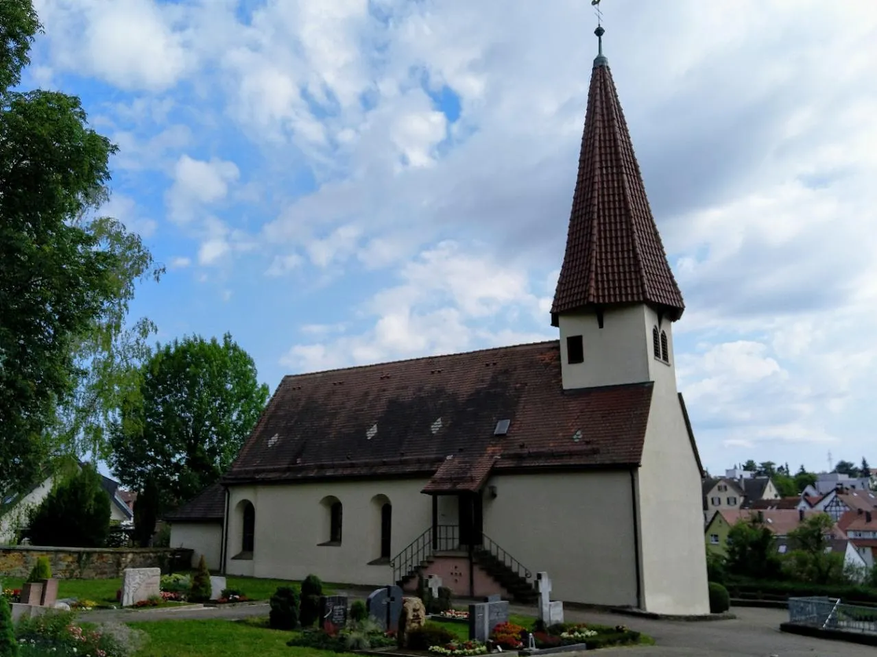 Photo showing: Ortskirche von Berkheim, ein im Kern mittelalterlicher Bau mit ungewöhnlichem Turmhelm