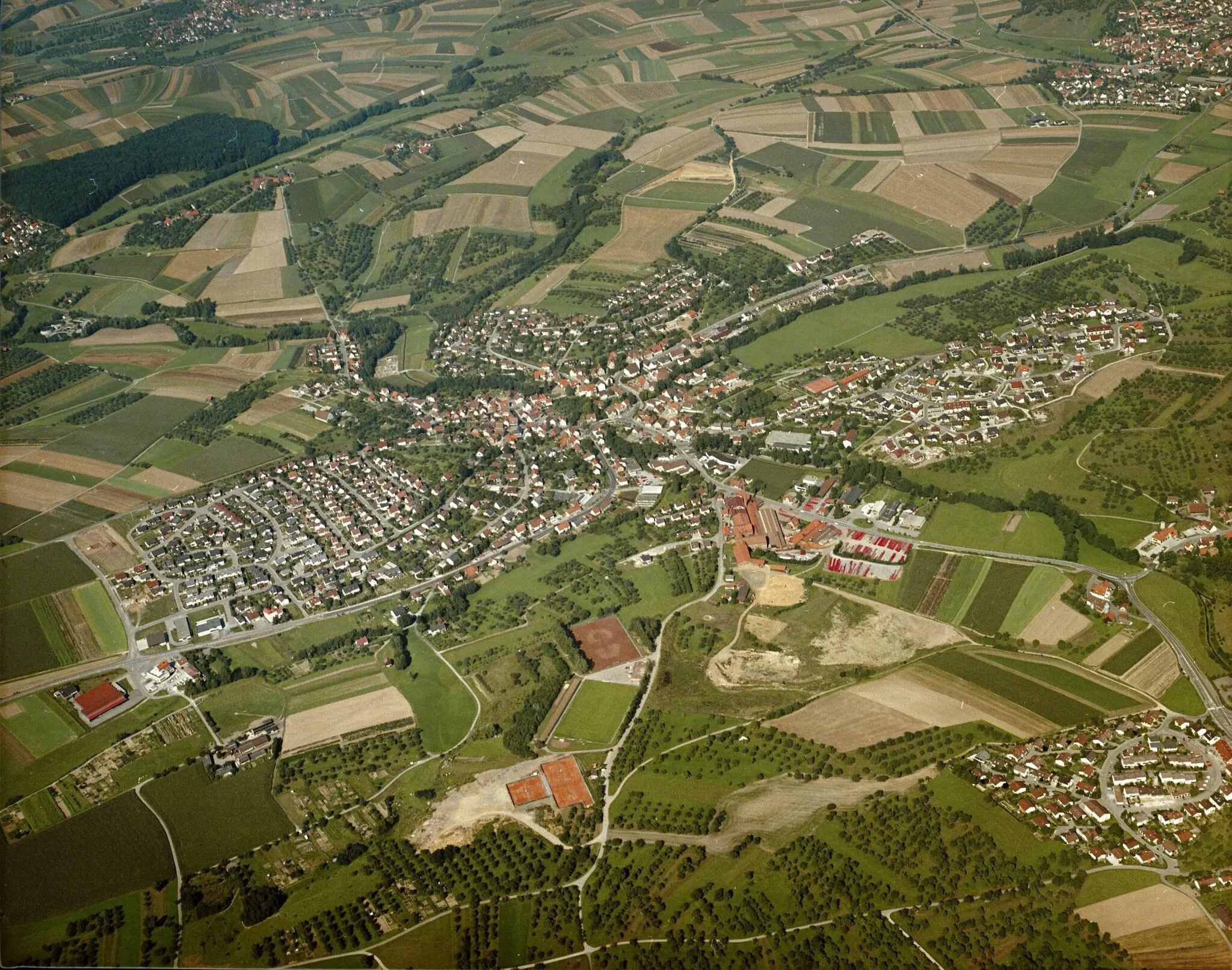 Photo showing: Luftbild von Unterweissach - Staatsarchiv Sigmaringen - Archivalieneinheit N 1/96 T 1 Nr. 323