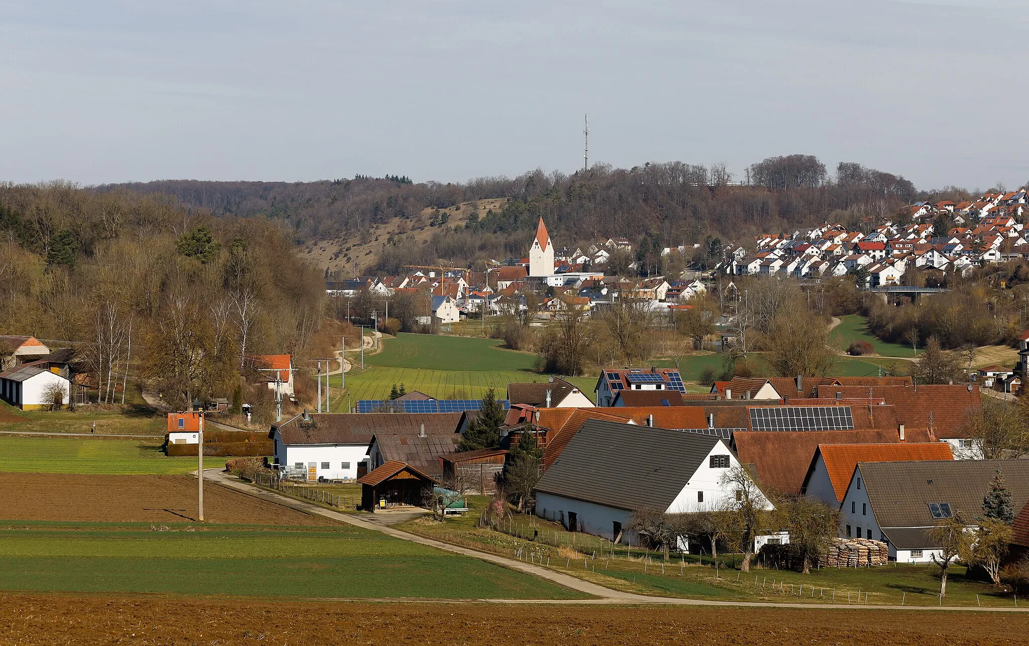 Photo showing: Ortsansicht von Lonsee und Halzhausen, gesehen vom Hörnenweg, einer Anhöhe südlich von Halzhausen.
