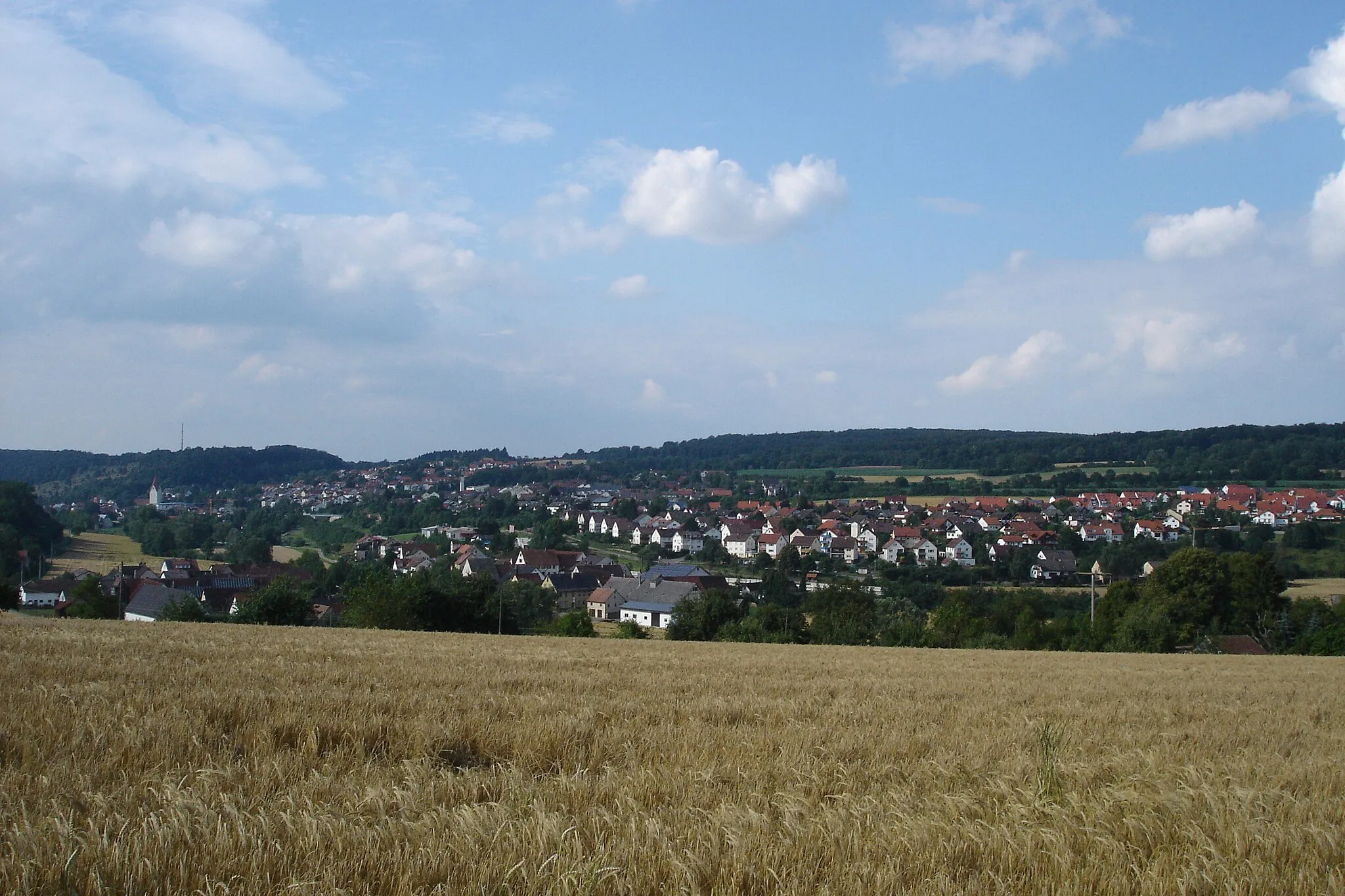 Photo showing: the village of Lonsee and its incorporated village Halzhausen, view from the south