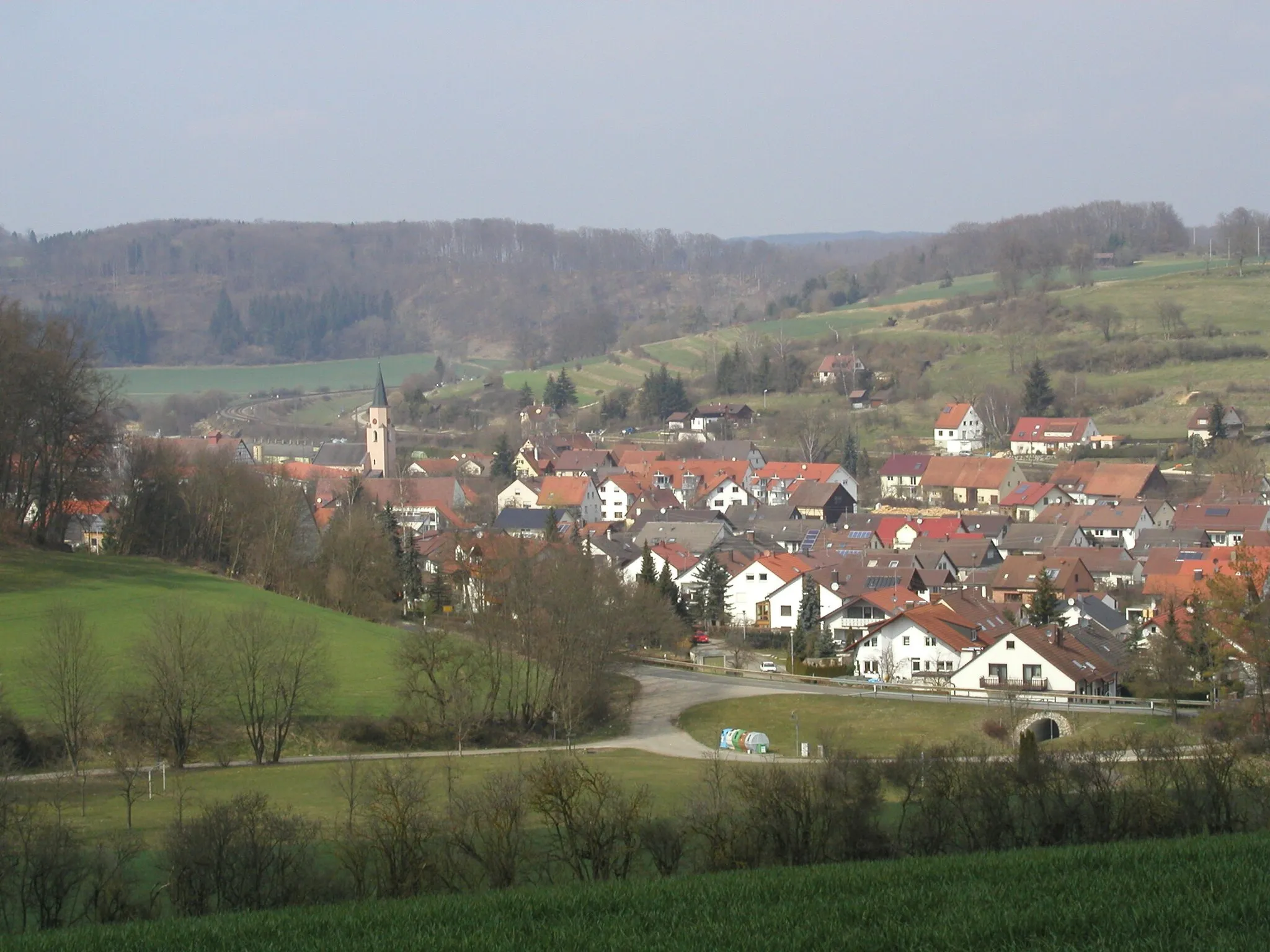 Photo showing: Urspring (Lonsee) - Spuren menschlicher Zivilisation im Quellbereich der Lone. Im Jahr 1802 standen hier angeblich 45 Wohnhäuser, von denen heute natürlich nicht mehr viel übrig ist. Trotzdem ein netter Anblick! P3283392: Urspring