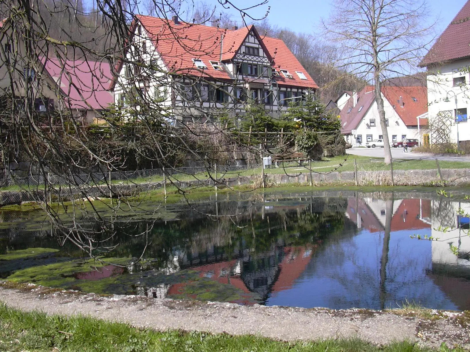 Photo showing: Karst spring of river Lone, Swabian Alb in Urspring, Germany.