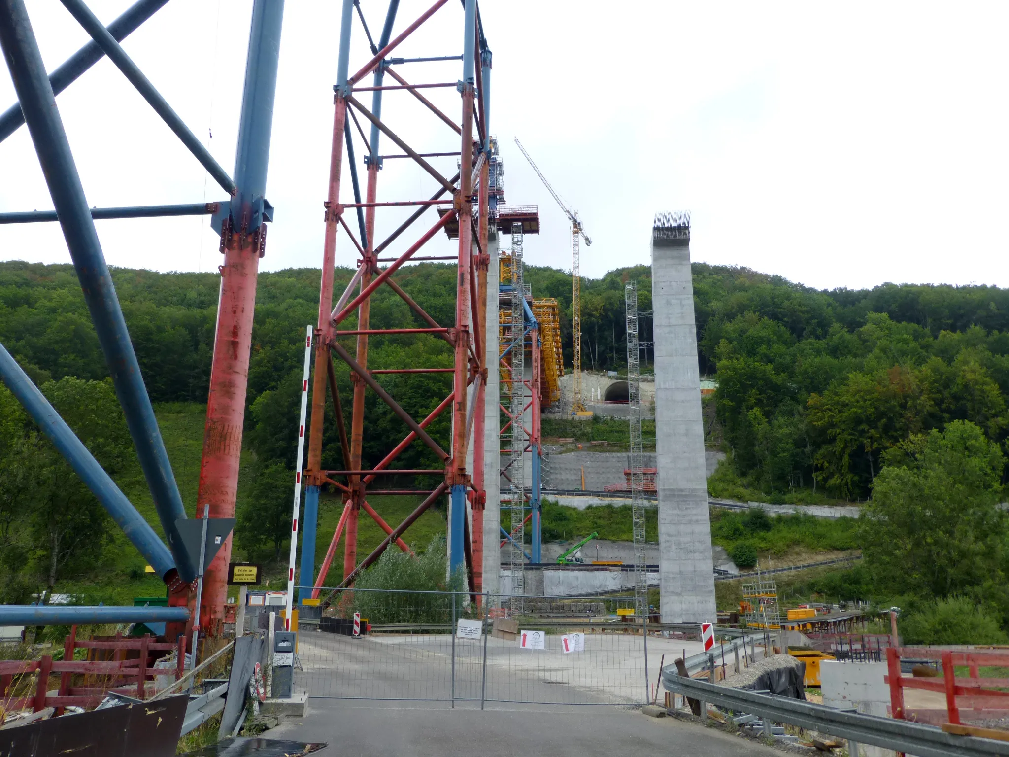 Photo showing: Viaduc construction near Wiesensteig, Baden-Württemberg in August 2018. Not far from E52, interrupted in Mühlhausen.