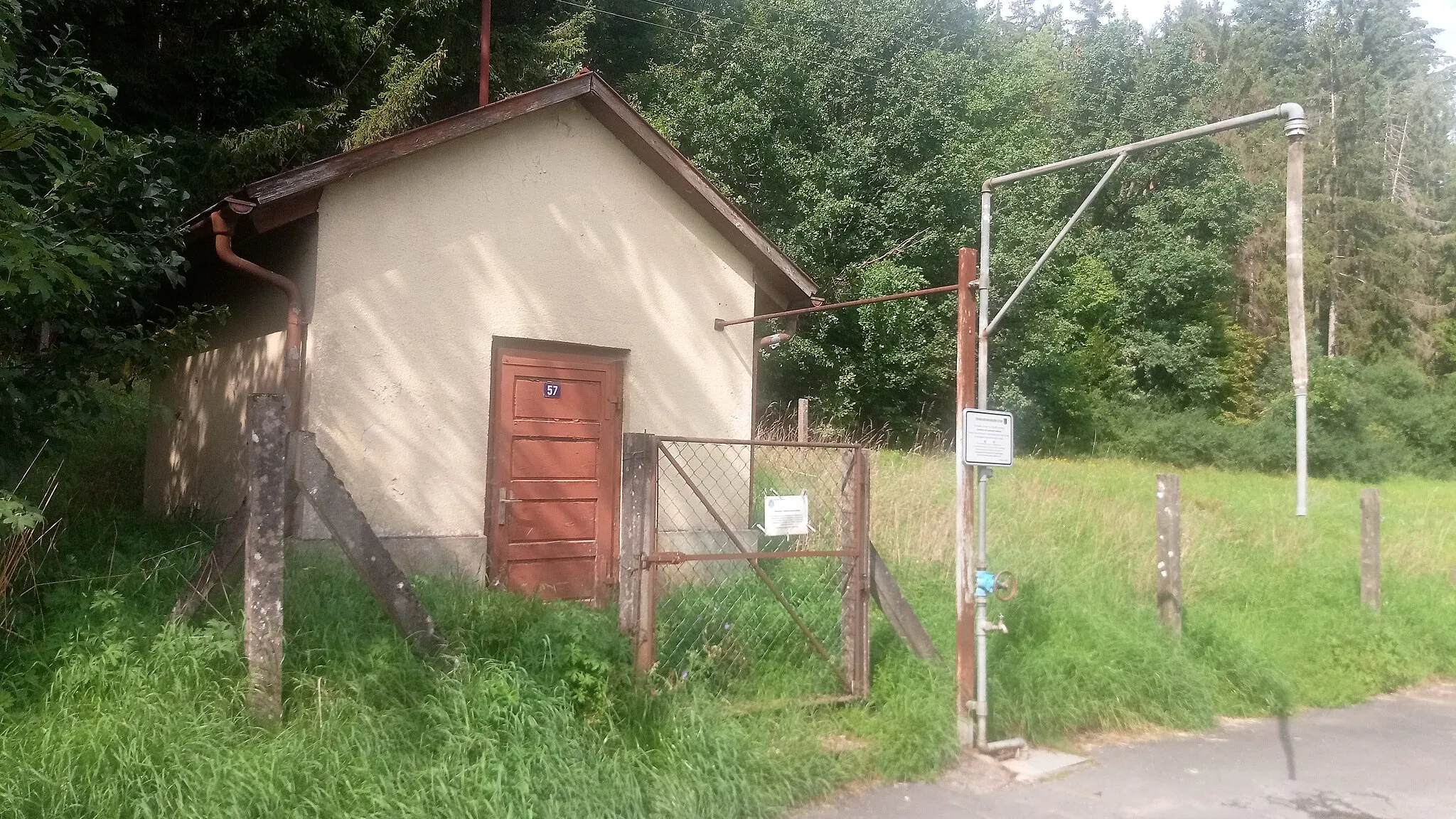Photo showing: Brunnen mit Wasserentnahmestelle bei Erfeld
