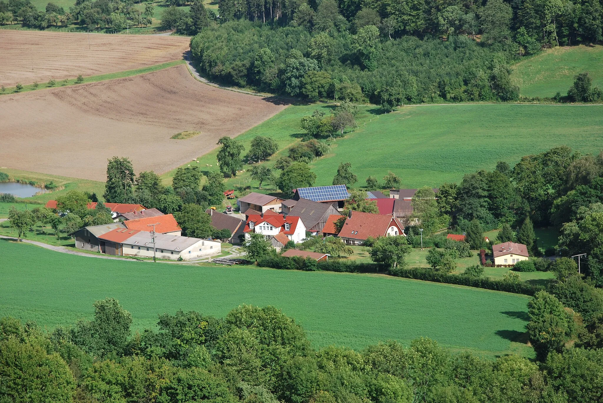 Photo showing: Blick von Waldenburg auf den Weiler Obermühle.