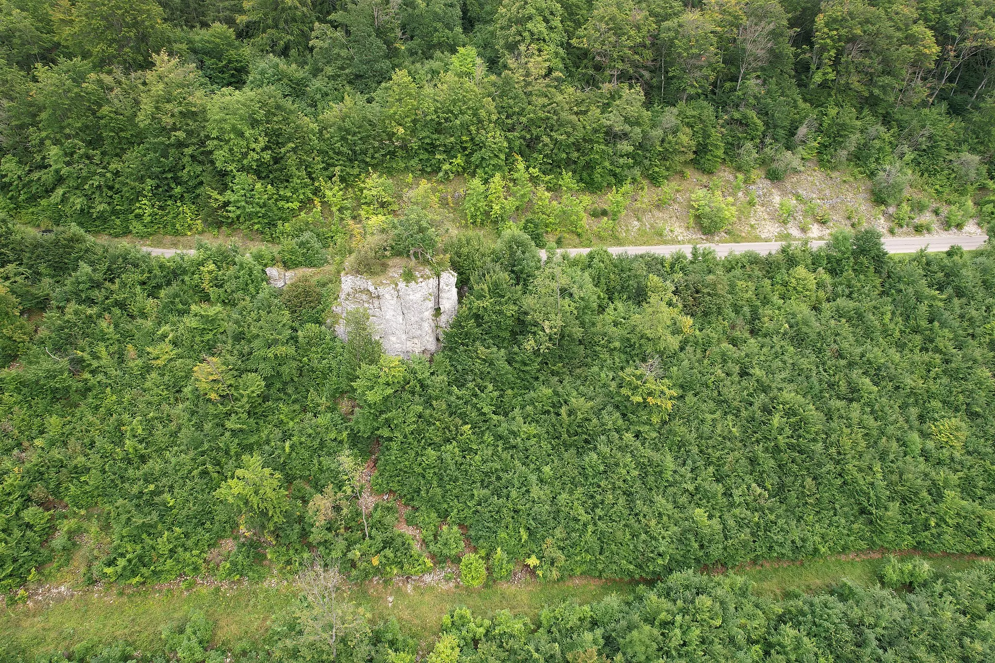 Photo showing: Viewpoint Heidefels near Oberkochen. Also a local rock climbing crag.