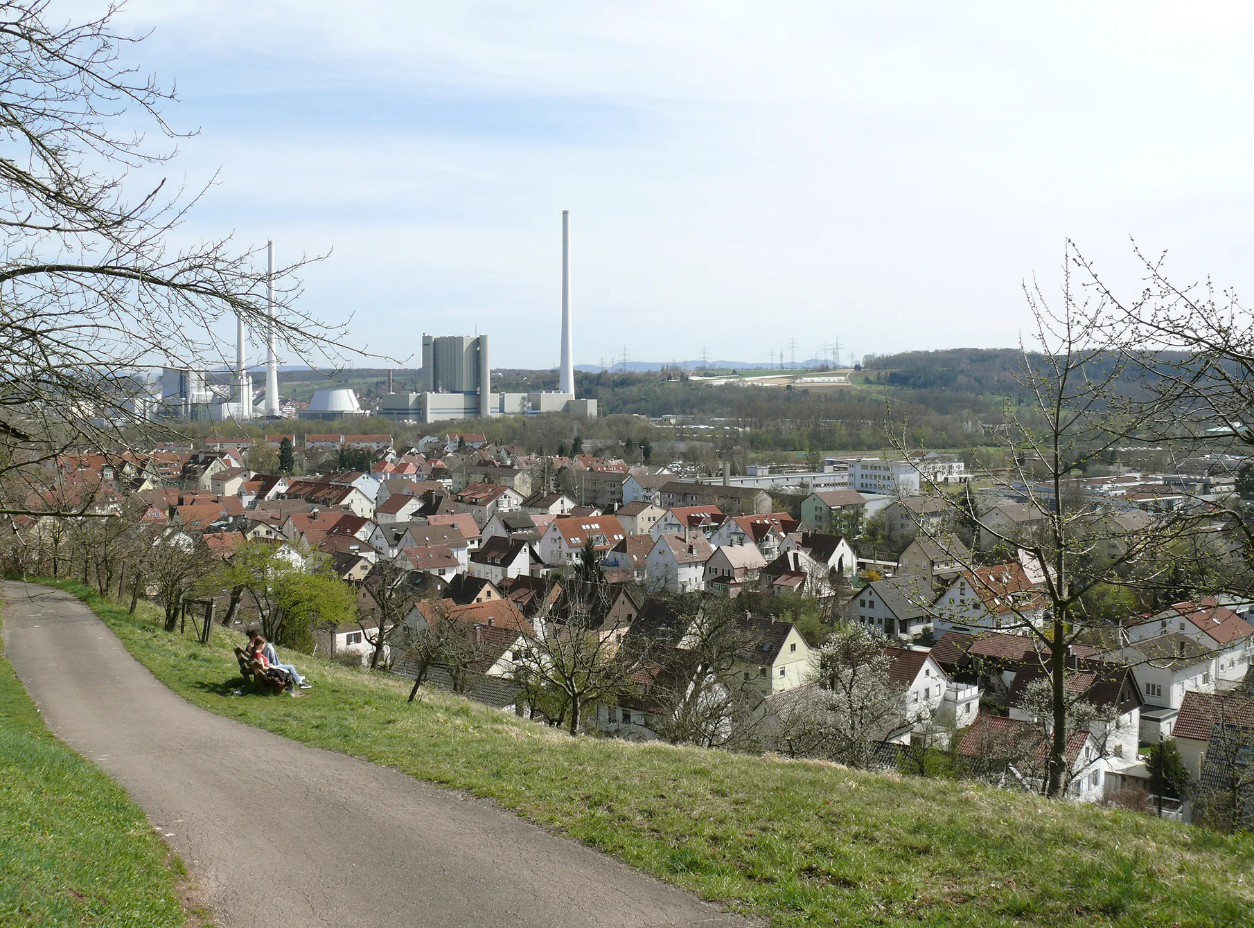 Photo showing: Zell am Neckar, part of Esslingen am Neckar (Germany), seen from north-west; in the background the coal-fired power-station of Altbach-Deizisau
