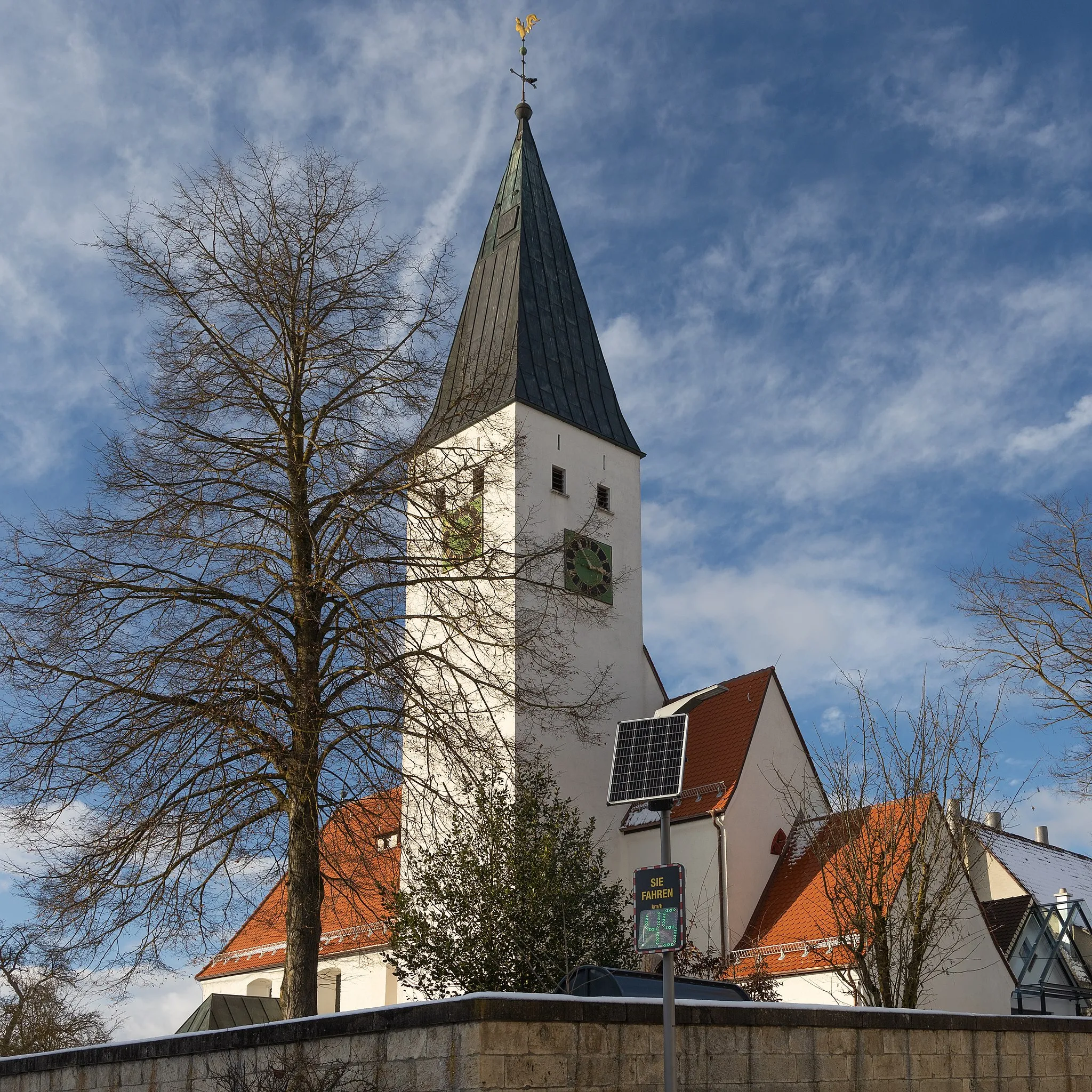 Photo showing: Südostansicht der Georgskirche in Ettlenschieß von der Straße aus gesehen.