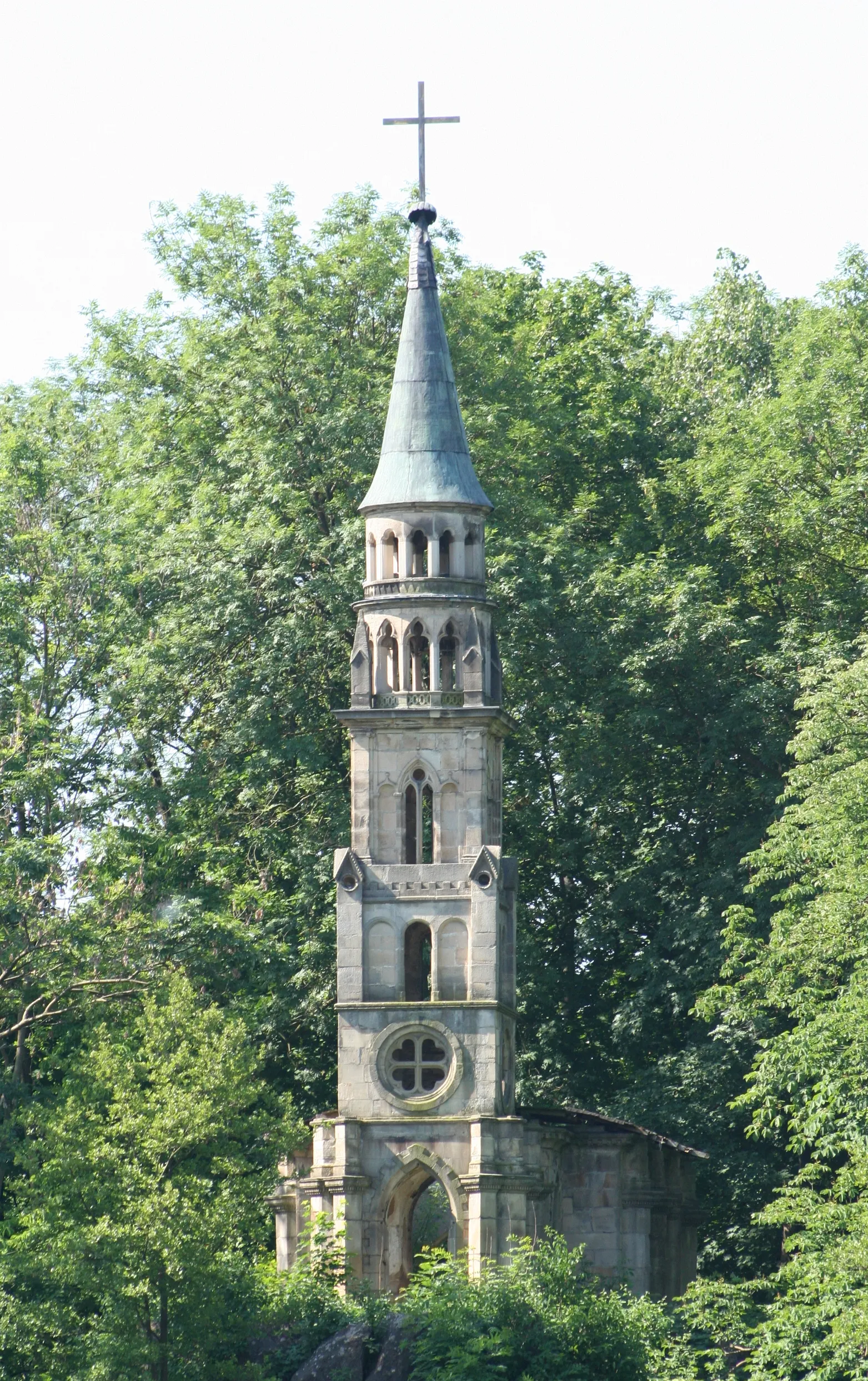 Photo showing: Kirchenruine auf Insel im Schlosspark des Schlosses Monrepos in Ludwigsburg. Denkmalliste für Ludwigsburg nicht verfügbar.