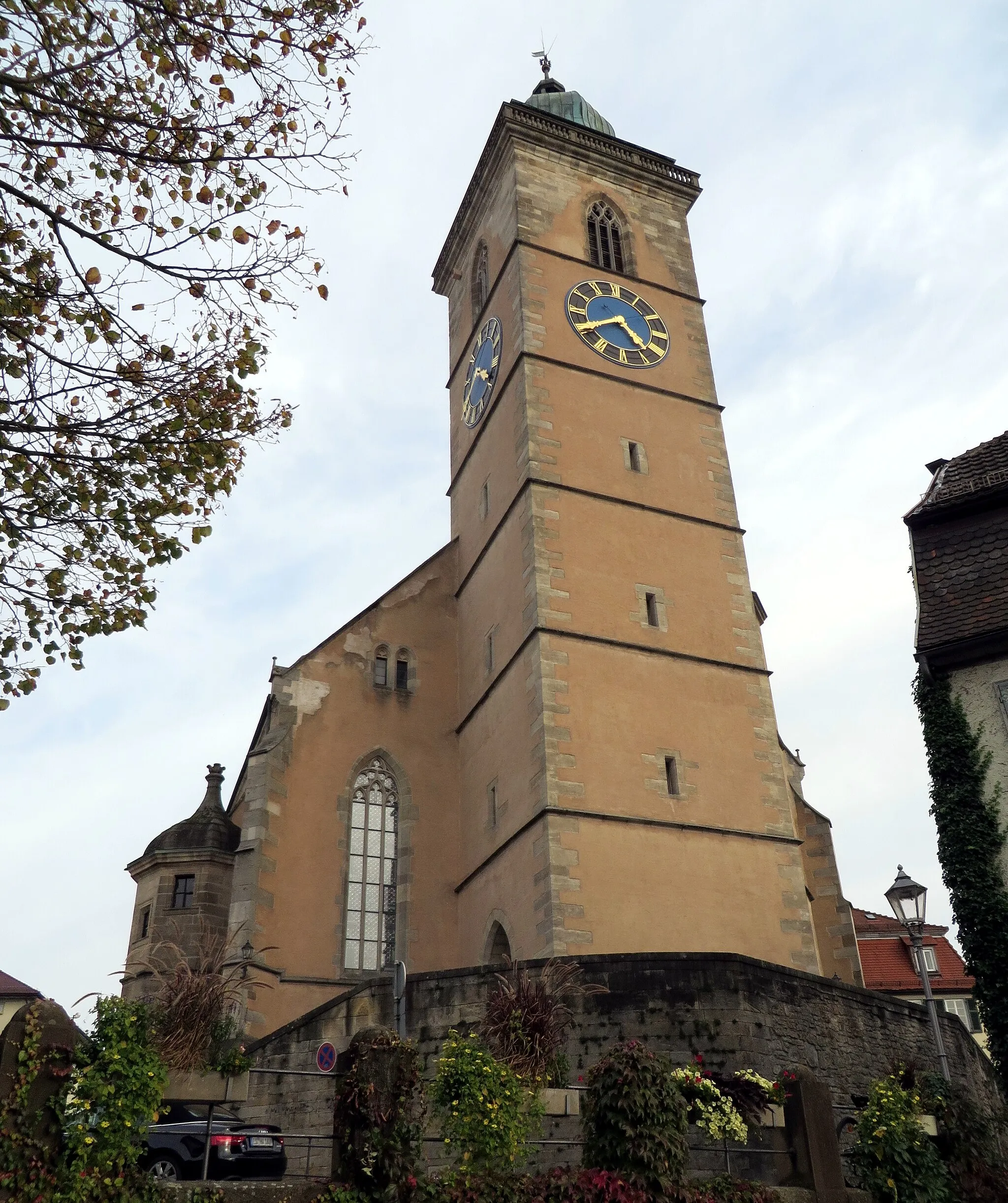 Photo showing: Stadtkirche St. Laurentius in Nürtingen, Deutschland mit Blick auf die Westfasade mit Turm