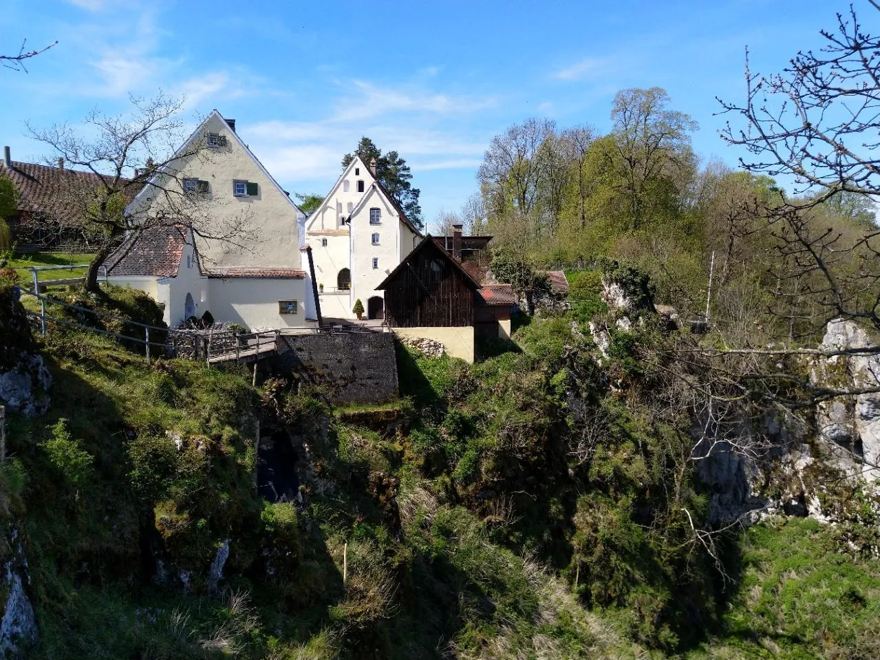 Photo showing: Blick vom Burgfelsen zur Domäne Falkenstein