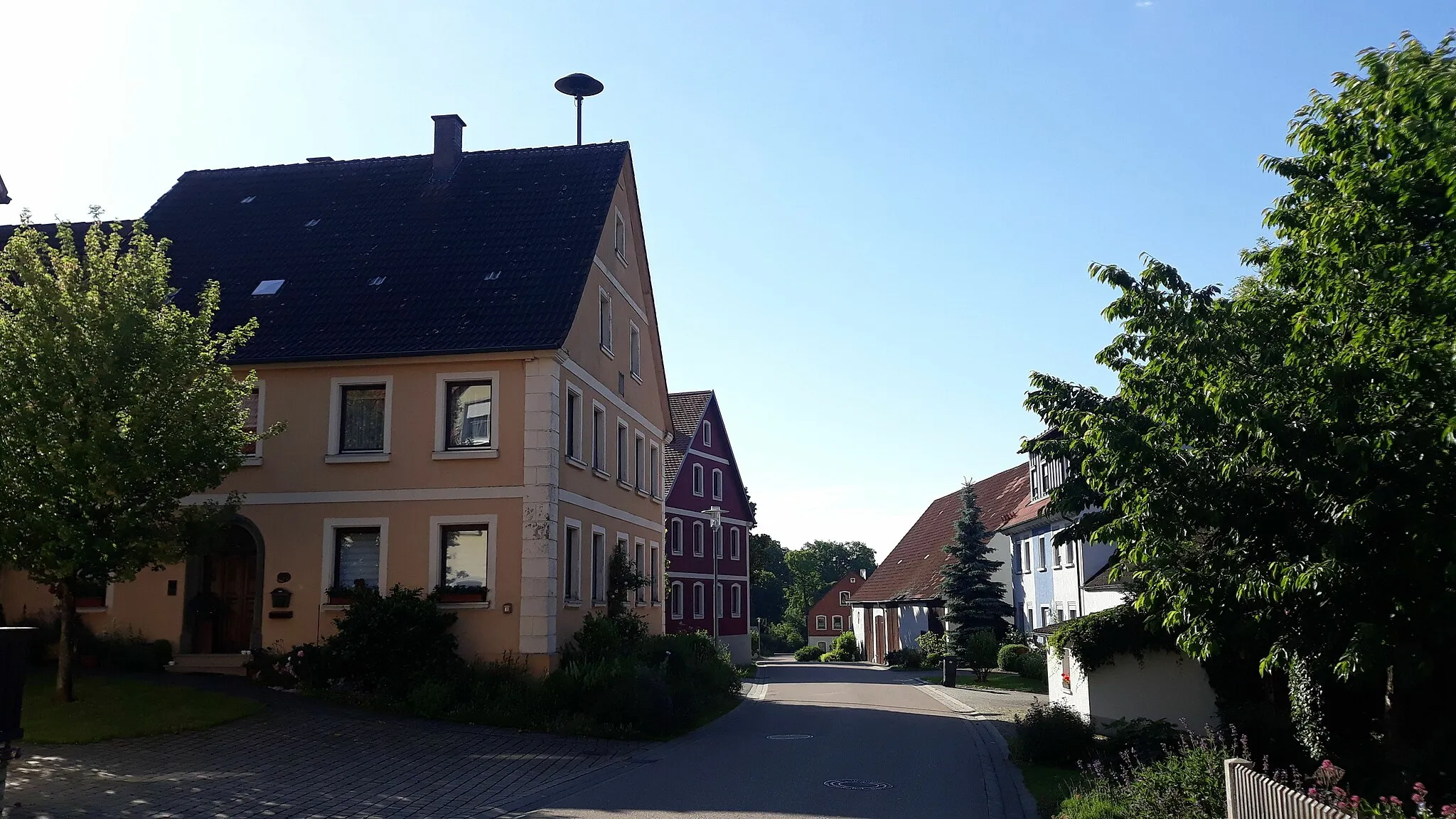 Photo showing: Langensteinbach, links Haus Nr. 10