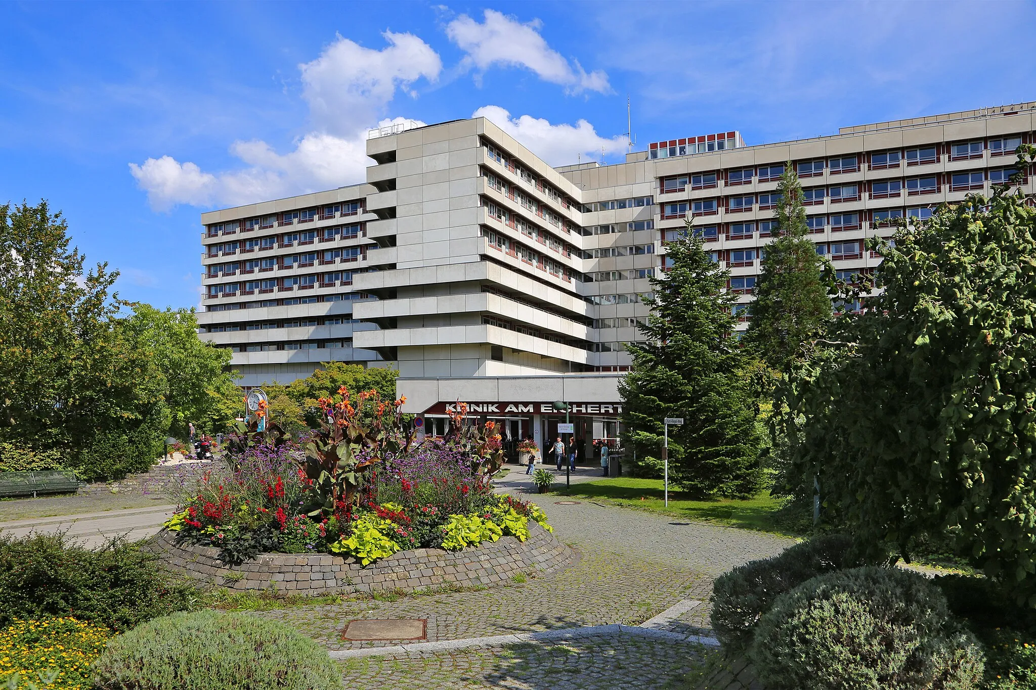 Photo showing: Klinik am Eichert, General Hospital and Academic Teaching Hospital of the University of Ulm. Carrier: County Göppingen.