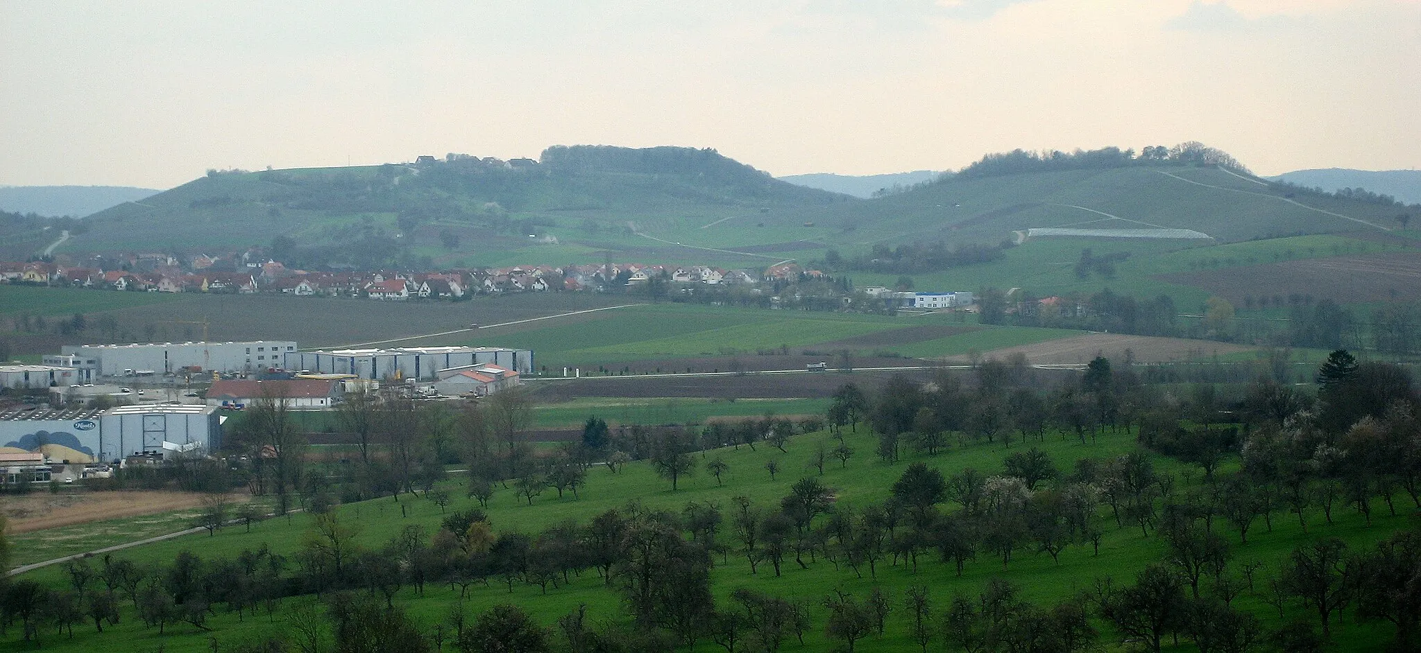Photo showing: Öhringen - Lindelberg (links, zu Pfedelbach) und Golberg (zu Öhringen) aus östlicher Sicht