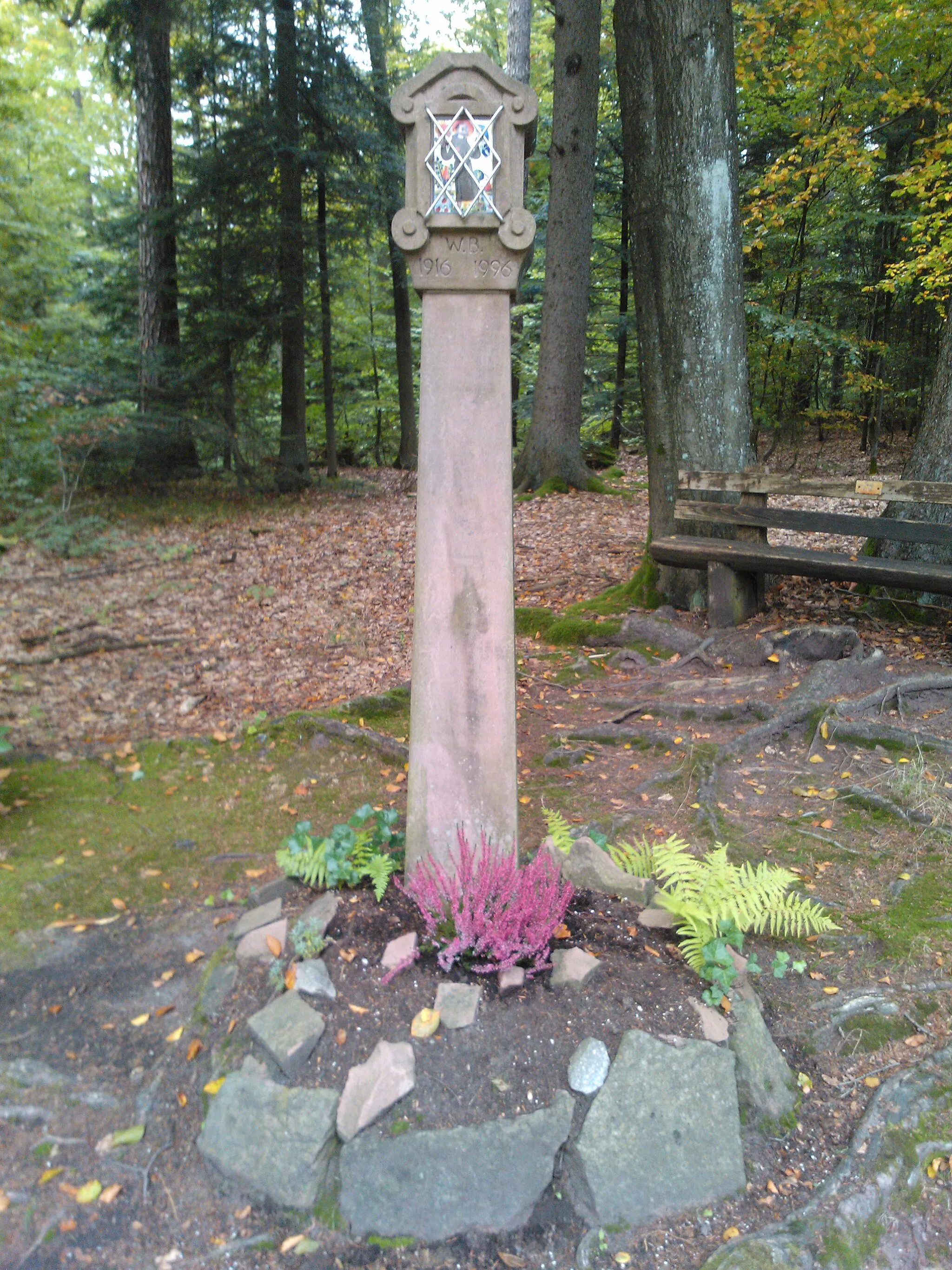Photo showing: Der Bildstock nördlich des Reußenkreuz am Abzweig des Waldweges nach Bullau