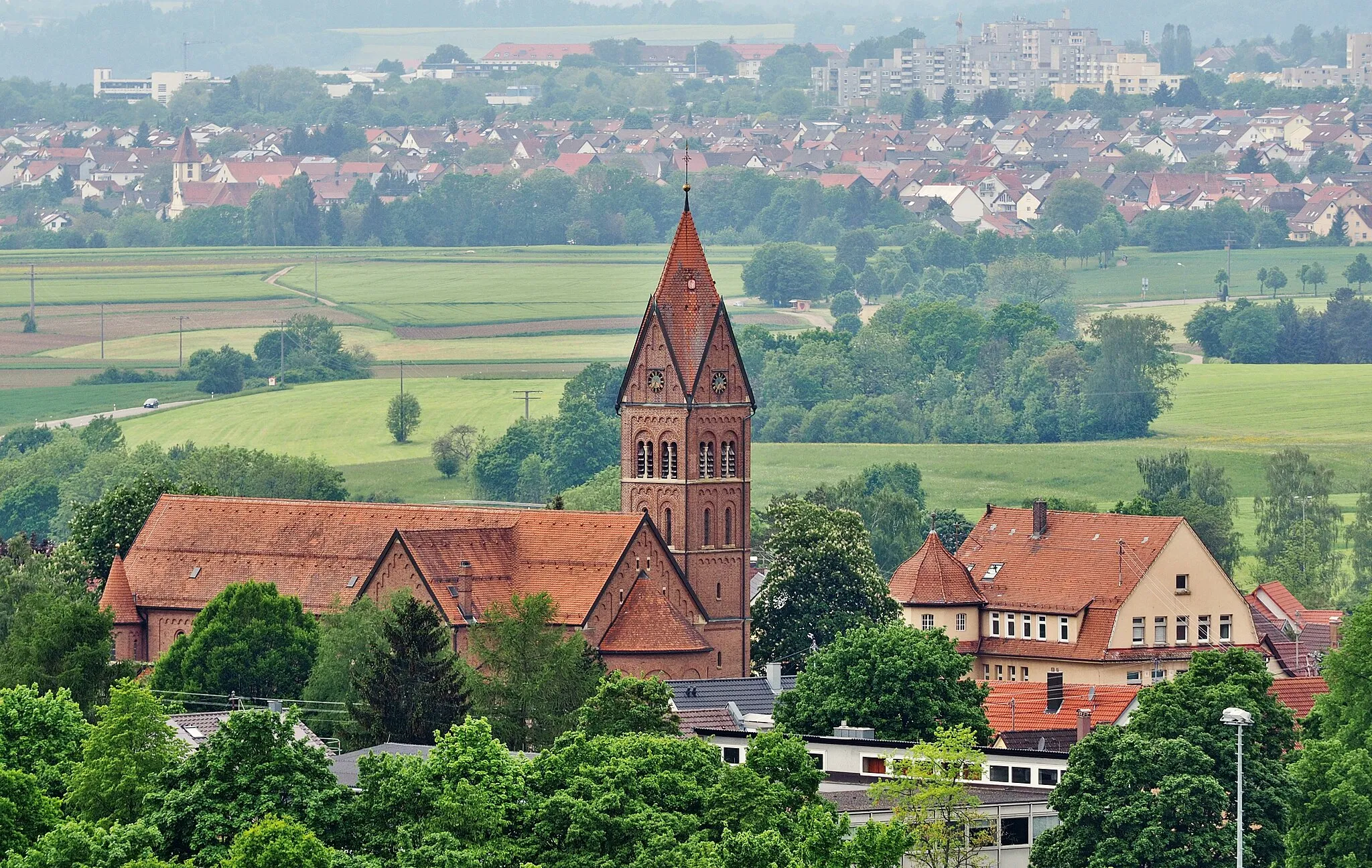 Photo showing: St James church and old school house in Bargau, Germany, with Oberbettringen in the background