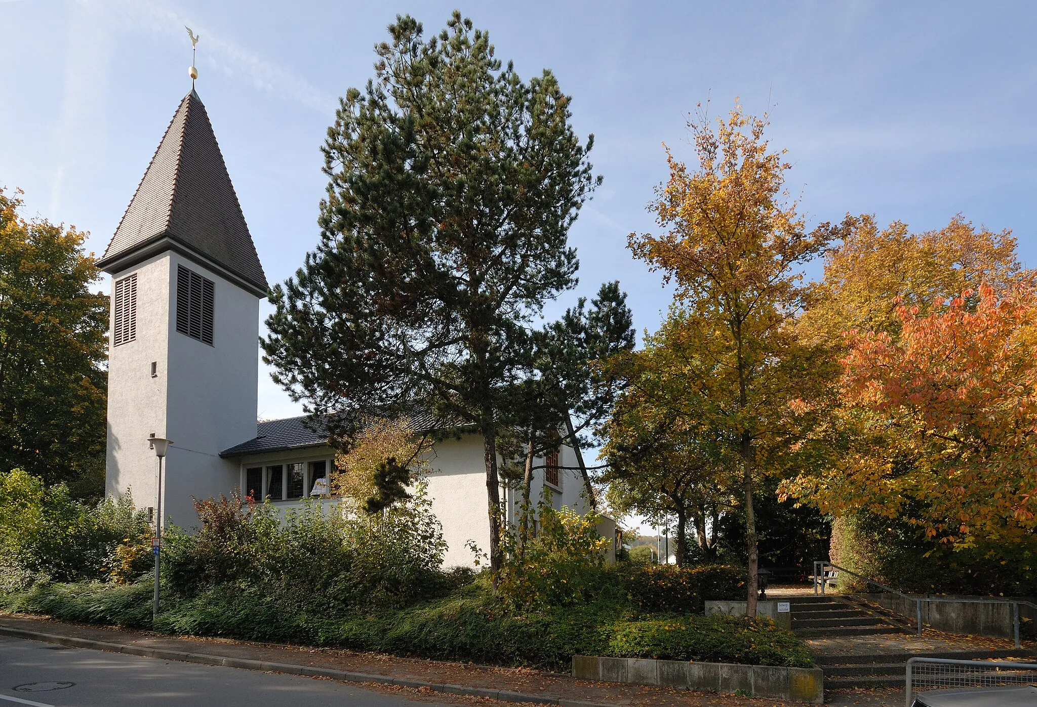 Photo showing: Matthew church in Kirchheim-Lindorf built in 1961.