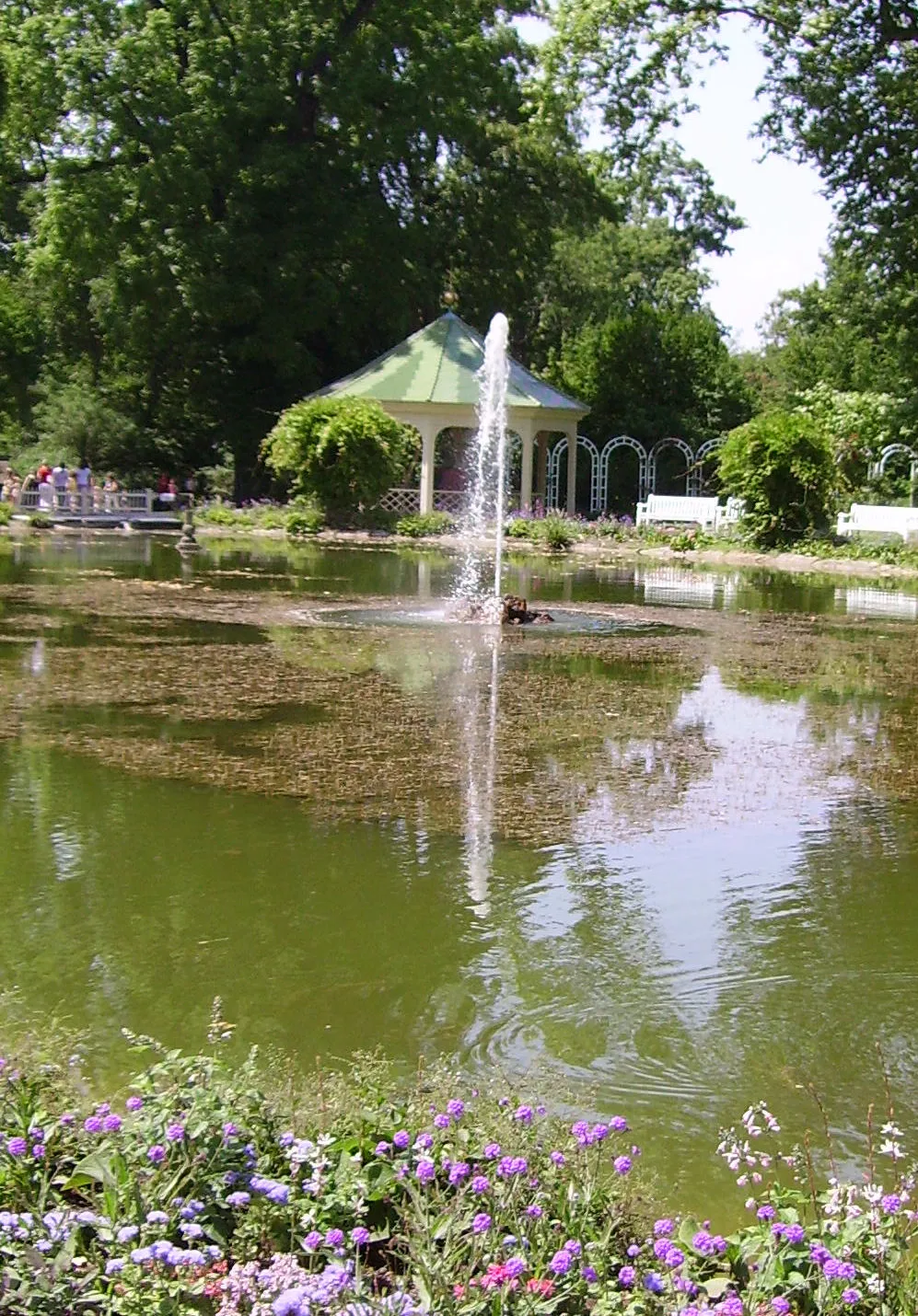 Photo showing: Fountain in the Märchengarten (fairy tale garden), at the gardens of Schloss Ludwigsburg — in Ludwigsburg, Germany.