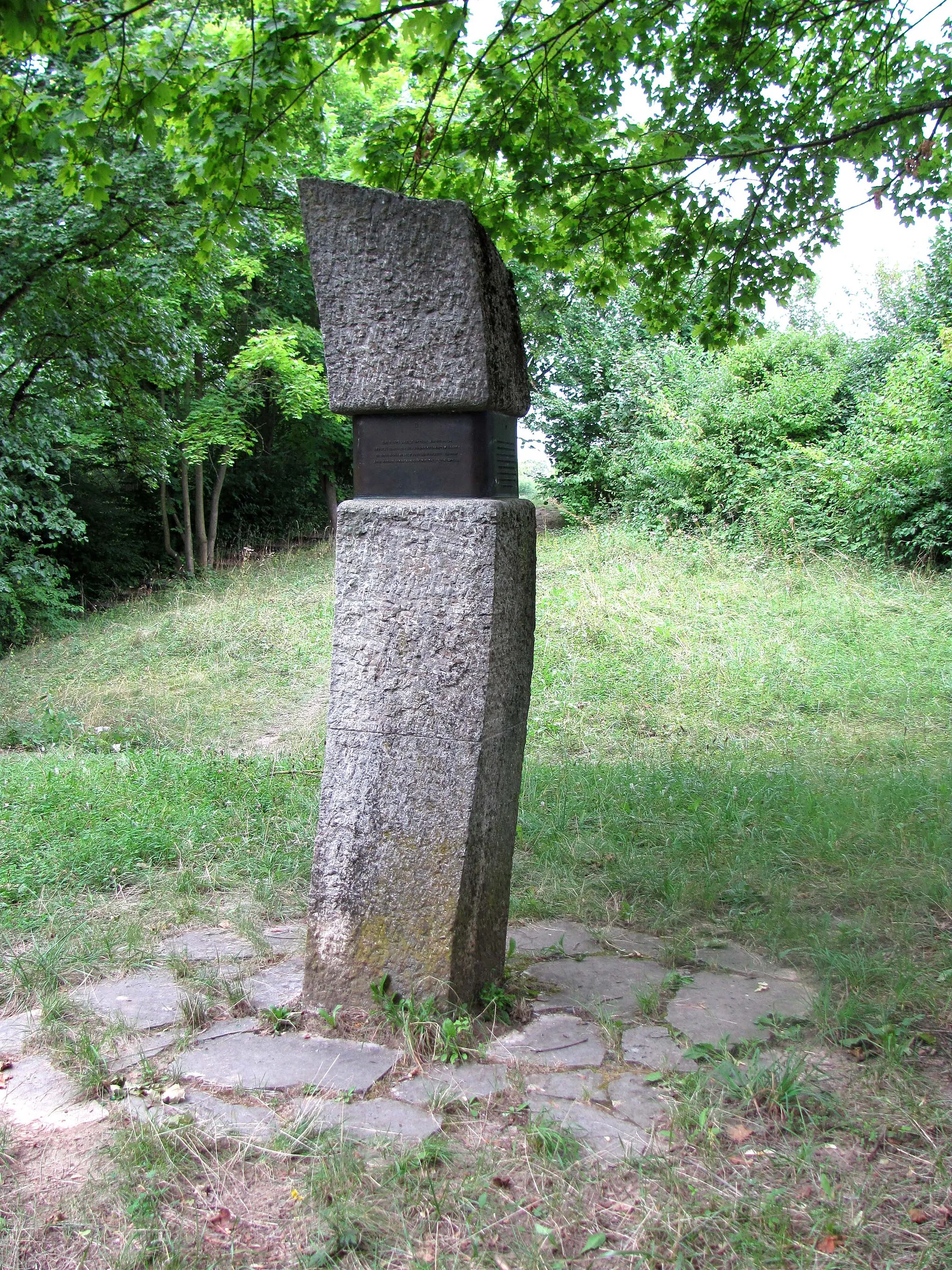 Photo showing: Denkmal am Burgberg Steinheim