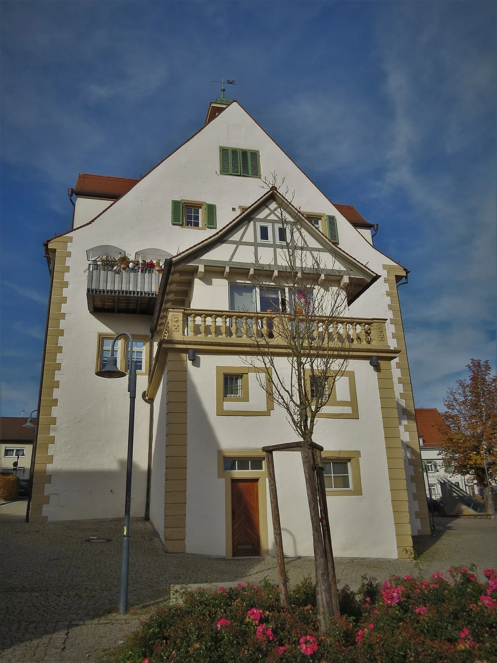 Photo showing: Blick von der Hauptstraße auf das Aldinger Schloss (Remseck am Neckar)