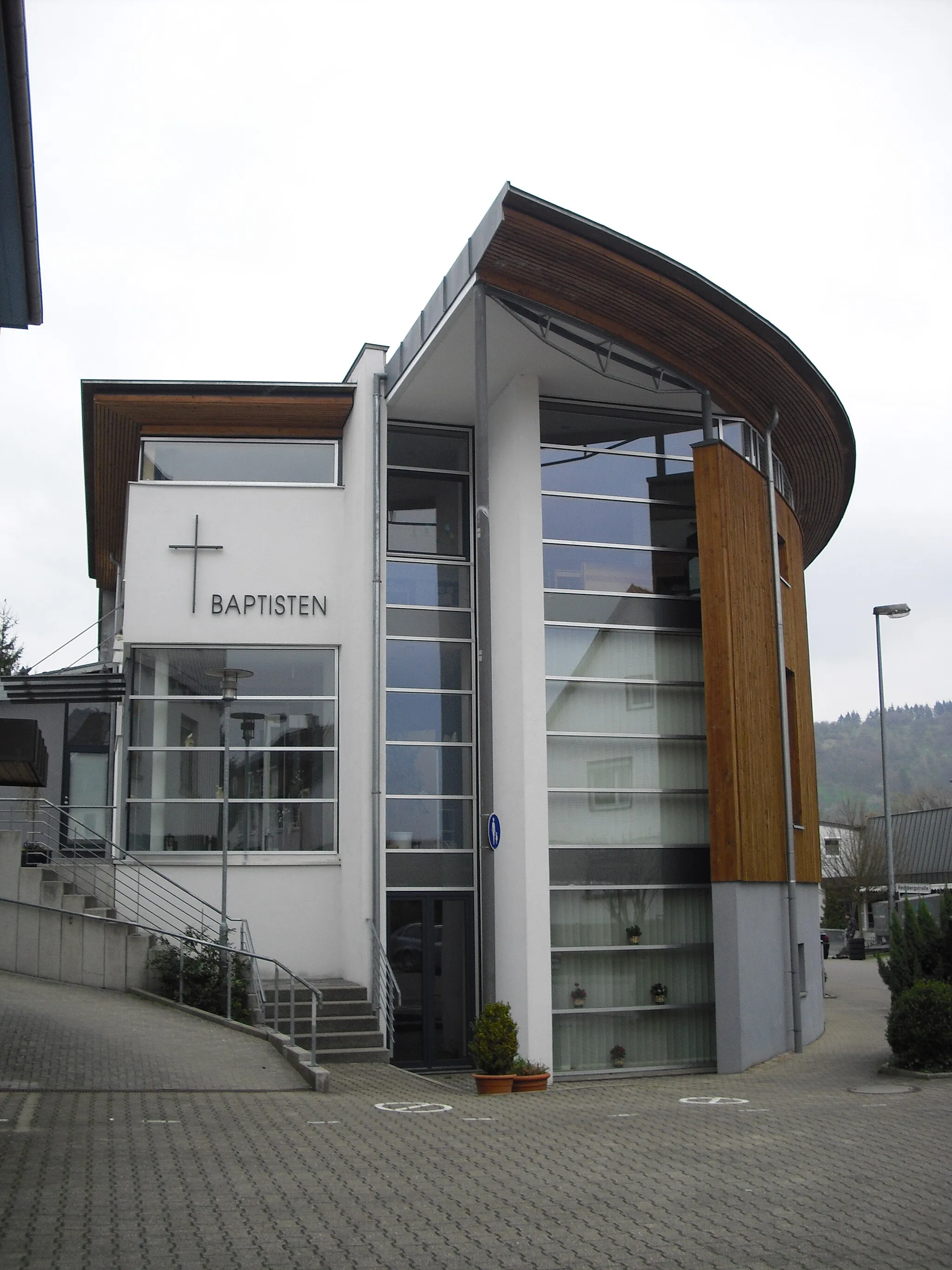 Photo showing: Kirche der Baptistengemeinde Urbach