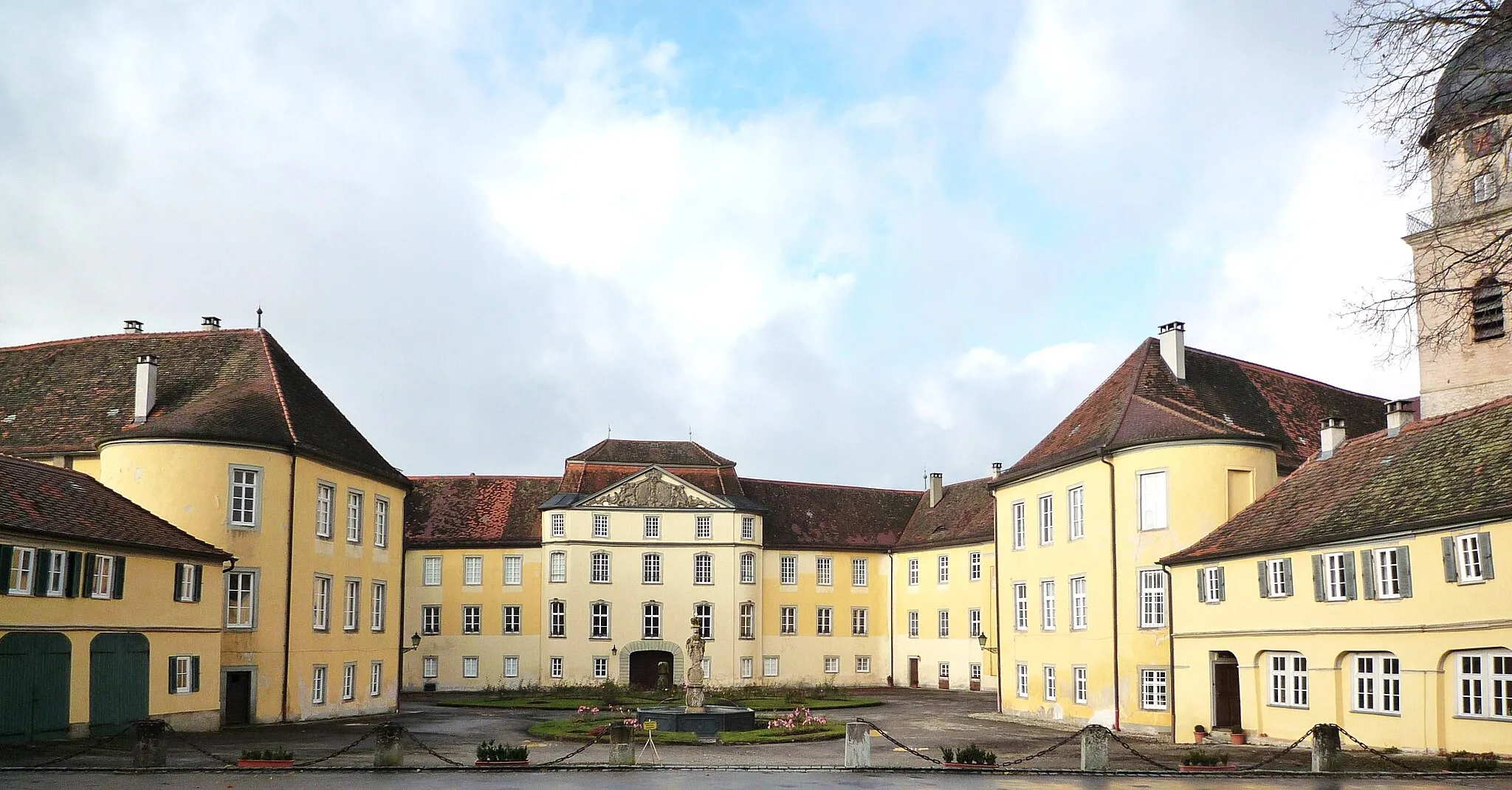 Photo showing: Barockschloss Bartenstein mächtigem Kirchturm. Dreiflügelanlage nach Plänen von Gallasini