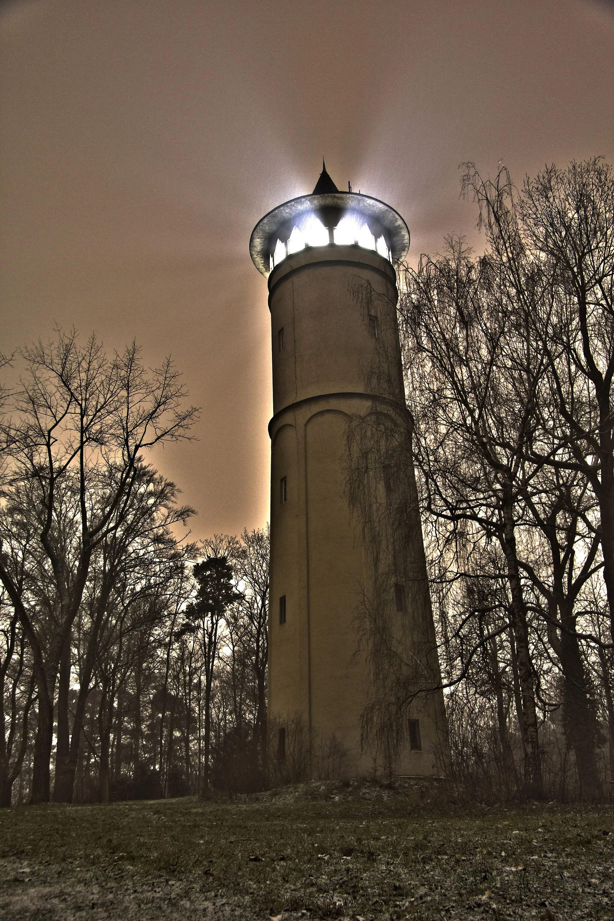 Photo showing: Der Engelbergturm am 11.01.2013. Bei Nacht sind die Lampen eingeschaltet.