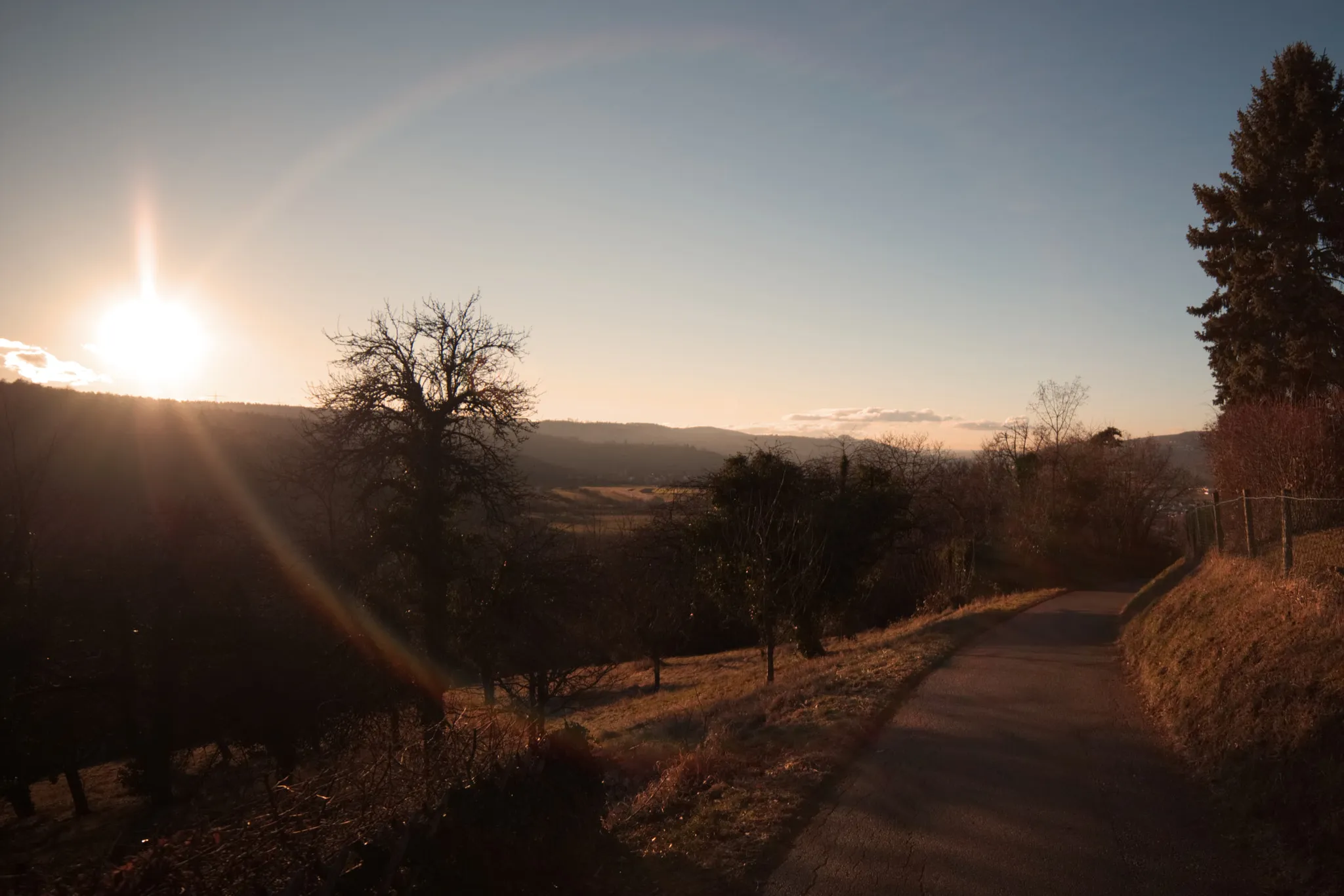 Photo showing: 500px provided description: Lens Flare kurz vor Sonnenuntergang ?ber dem Remstal. [#Landscape ,#Sunset ,#Lens flare ,#Remstal]