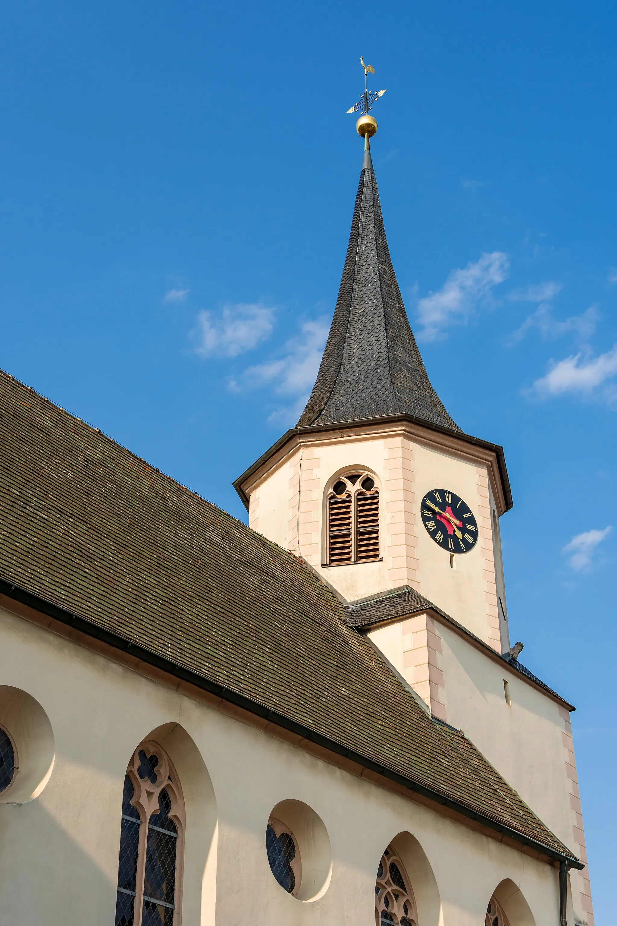 Photo showing: Pfarrkirche St. Johann im Krautheimer Ortsteil Gommersdorf aus südlicher Richtung gesehen.