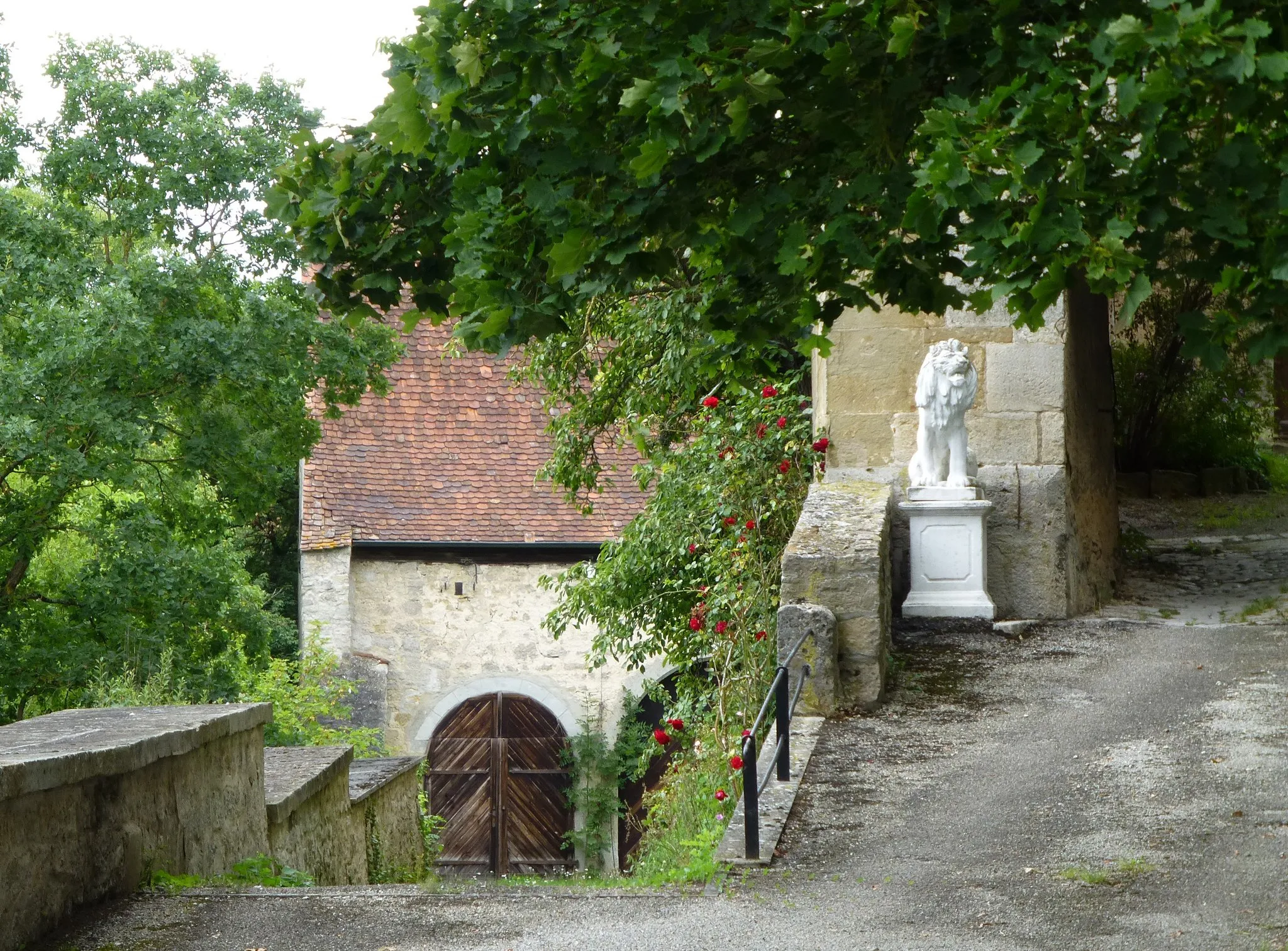 Photo showing: Drive to the private castle of Hornberg, near Kirchberg an der Jagst.