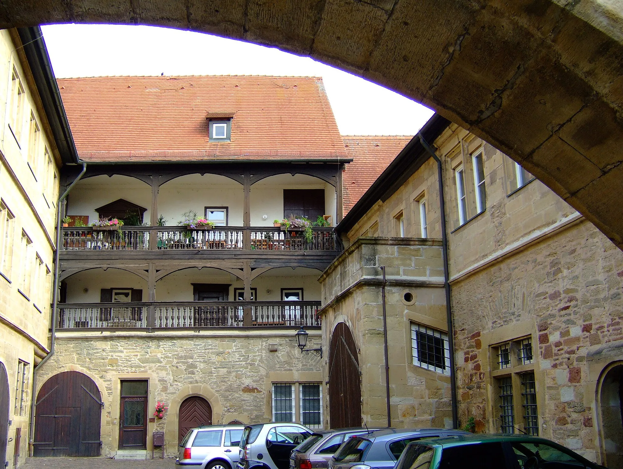 Photo showing: Inner courtyard of the Castle in the city, Brackenheim/Germany, by J. Köhler - 2007