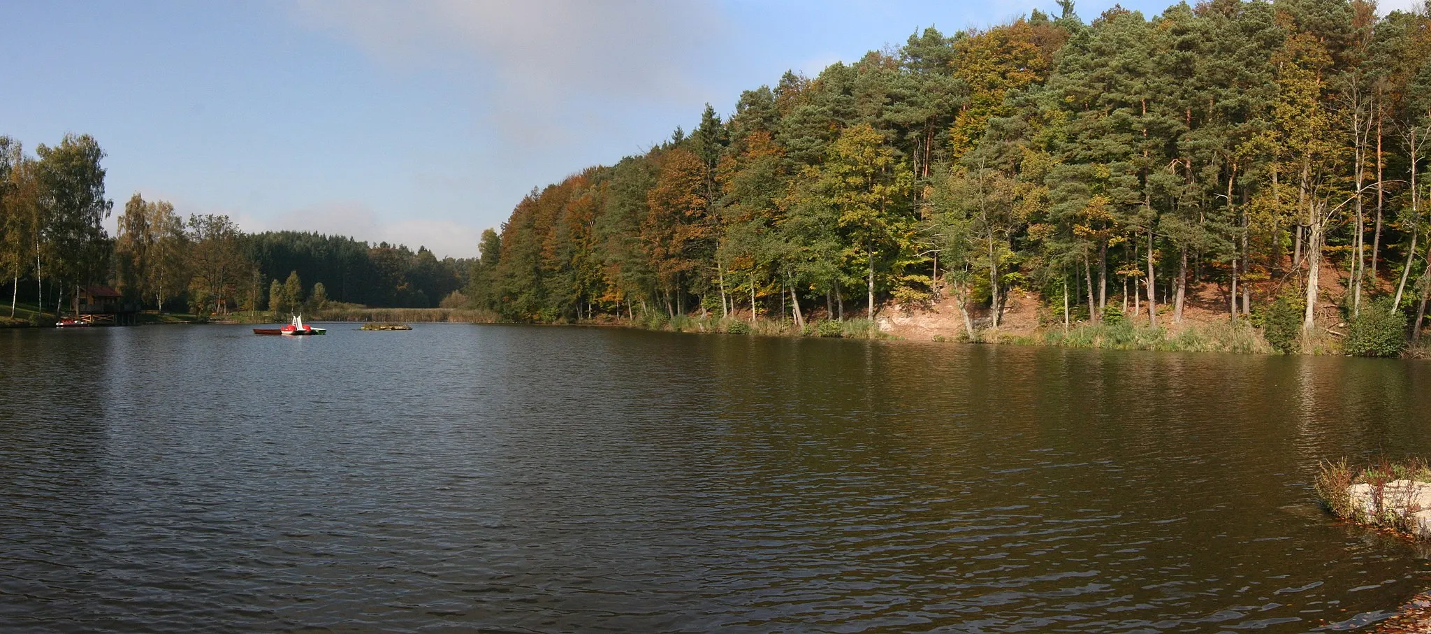 Photo showing: Panoramabild des Finsterroter Sees in Wüstenrot-Finsterrot