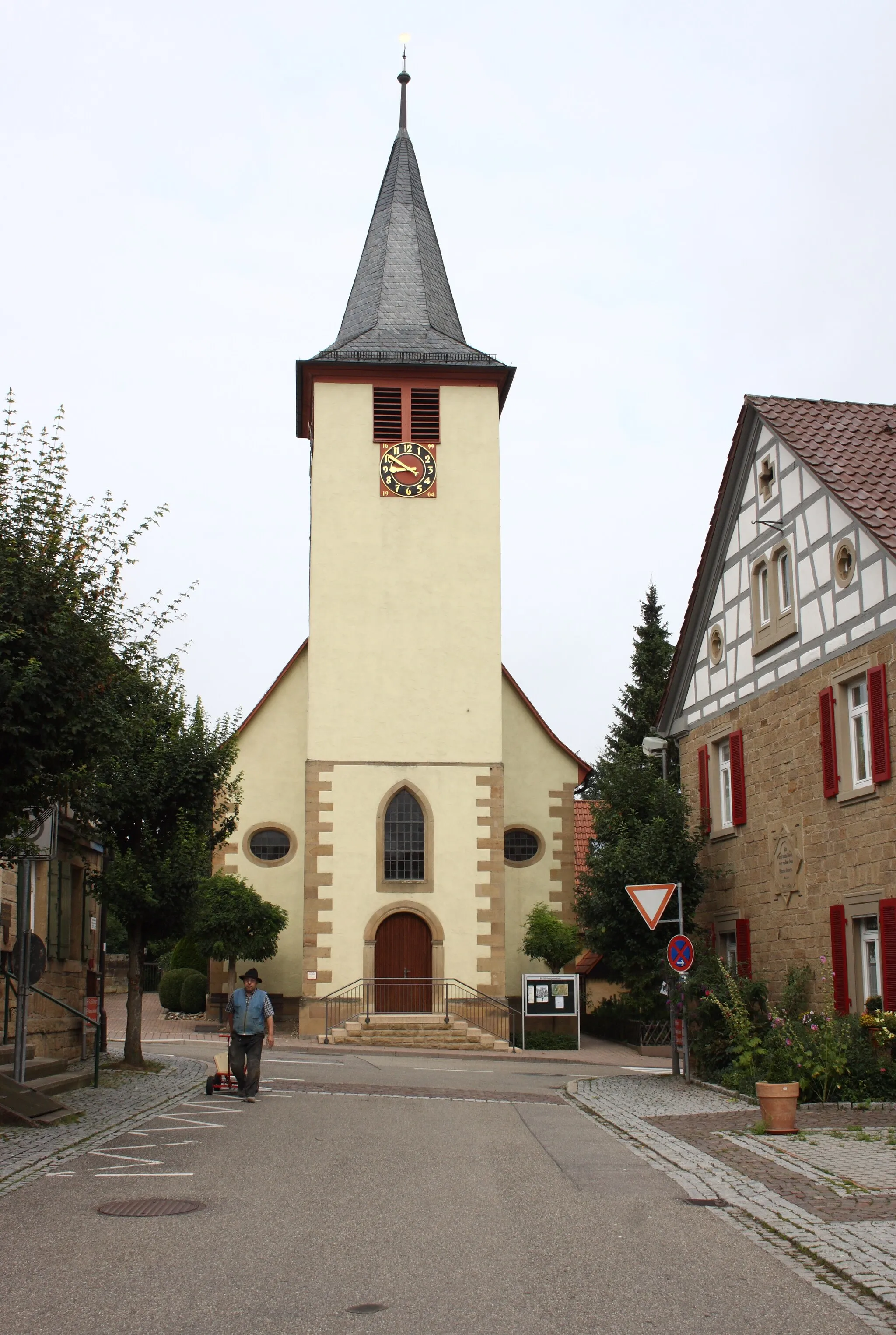 Photo showing: evangelische Kirche in Großvillars, Heilbronner Straße 21, Blickrichtung West auf der Freudensteiner Straße