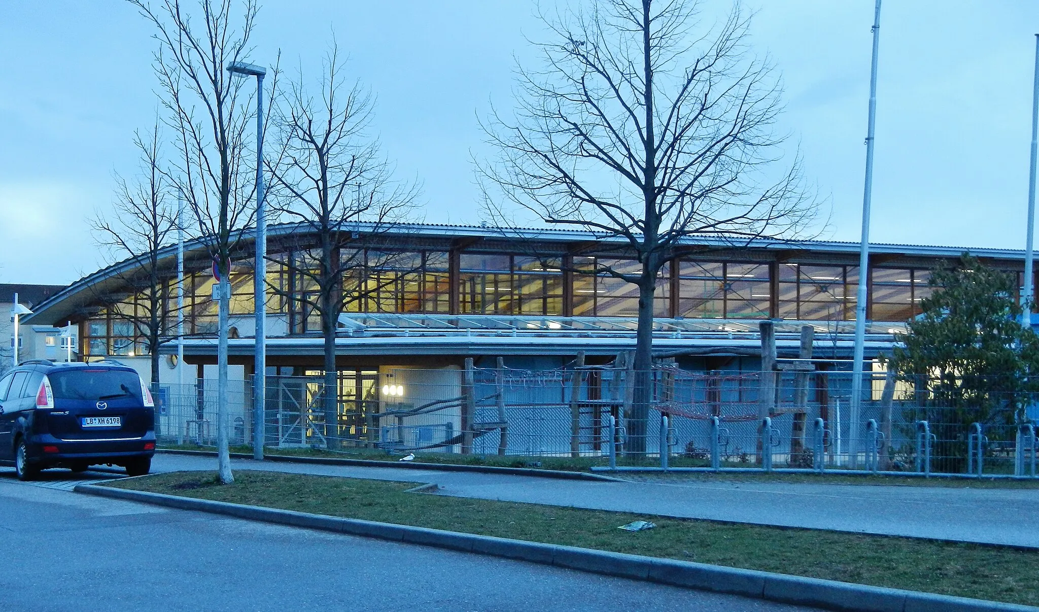 Photo showing: Sporthalle der Montessori Grundschule in Stuttgart-Hausen