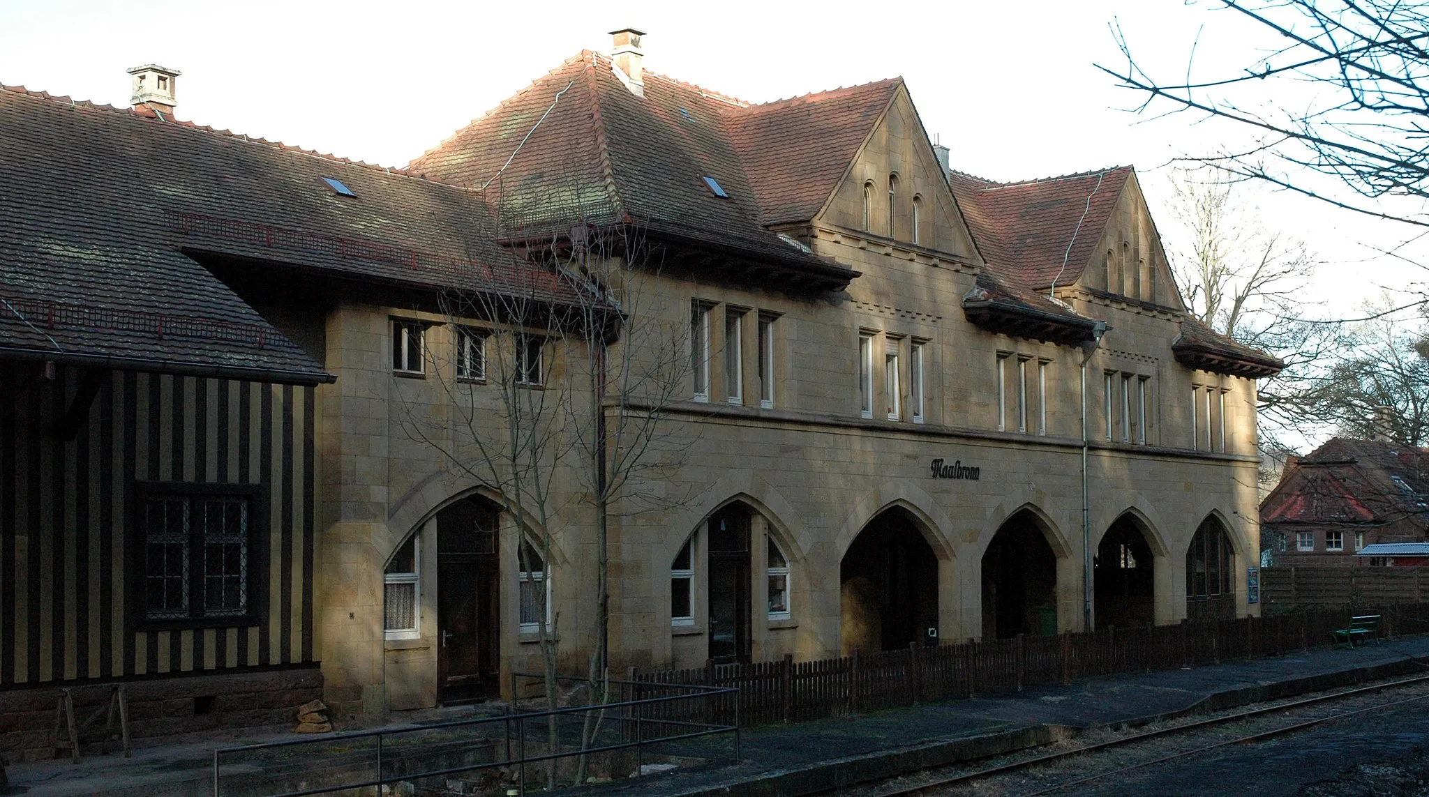 Photo showing: station building of Maulbronn.