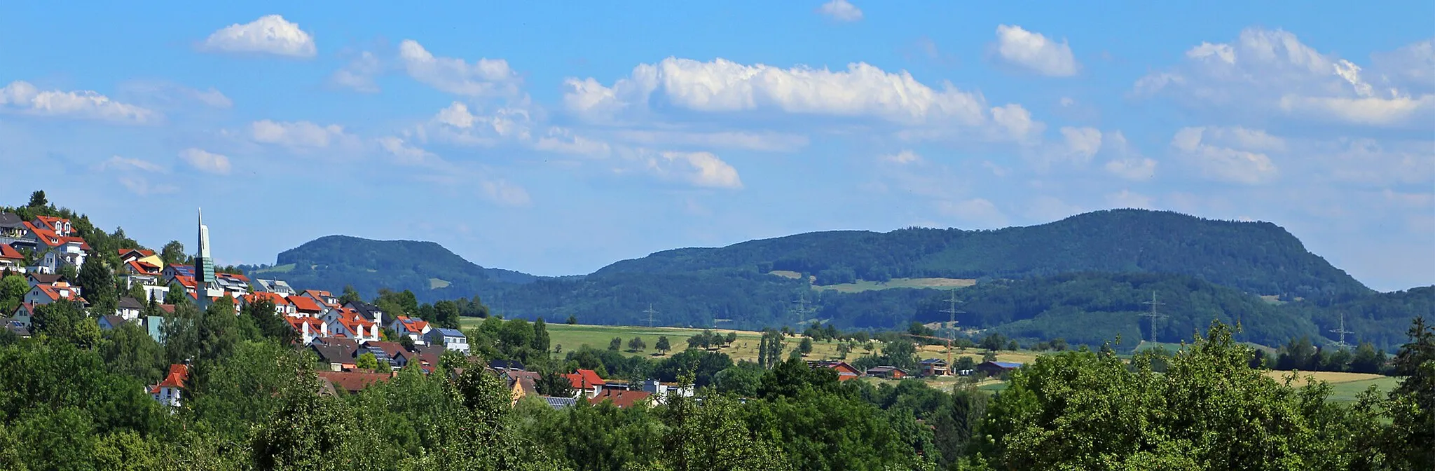 Photo showing: Panorama "Gp-Jebenhausen mit Albbergen Burren und Wasserberg"