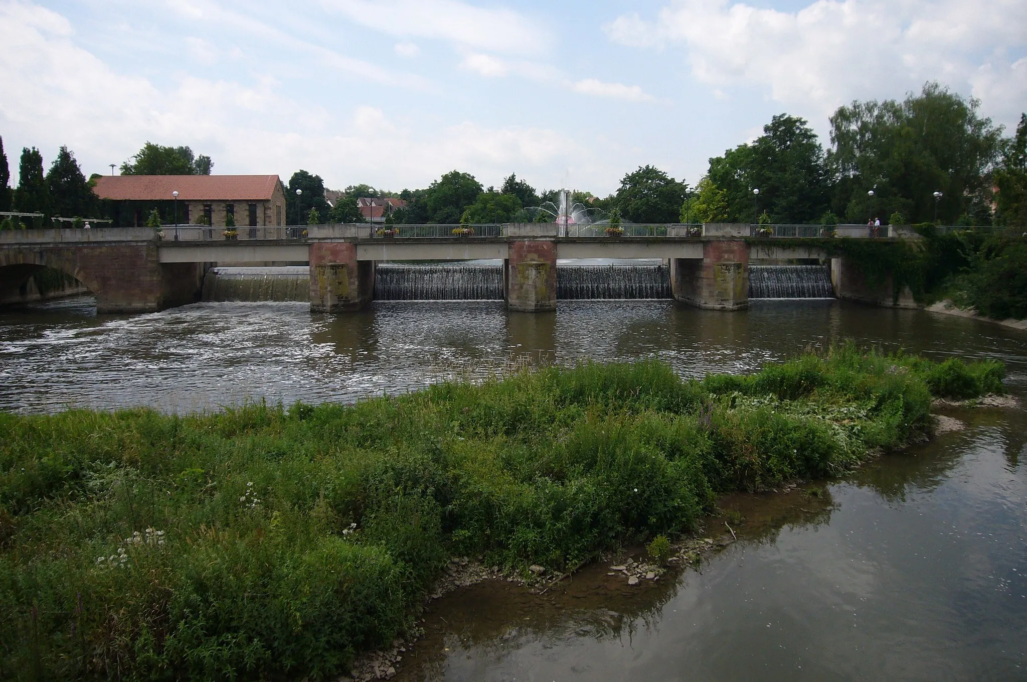 Photo showing: Die Enzbrücke in Bietigheim-Bissingen – Mündung der Metter in die Enz
