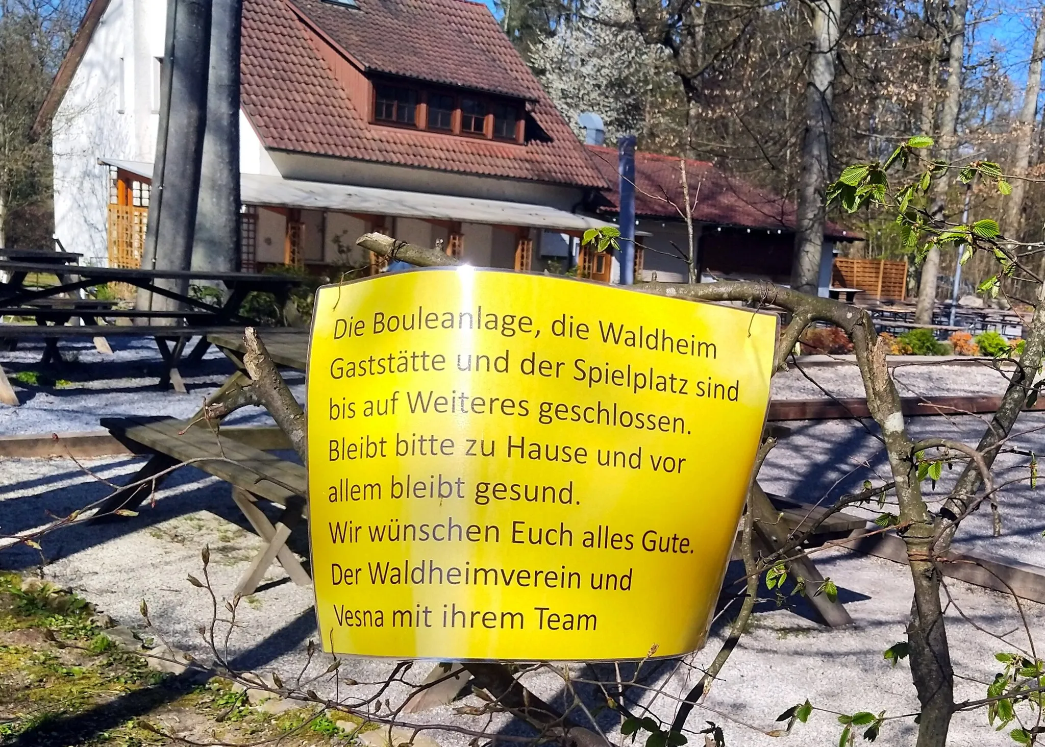 Photo showing: Hinweisschild: Das Waldheim Backnang mit Boule-Anlage und Spielplatz ist wegen der COVID-19 Pandemie geschlossen