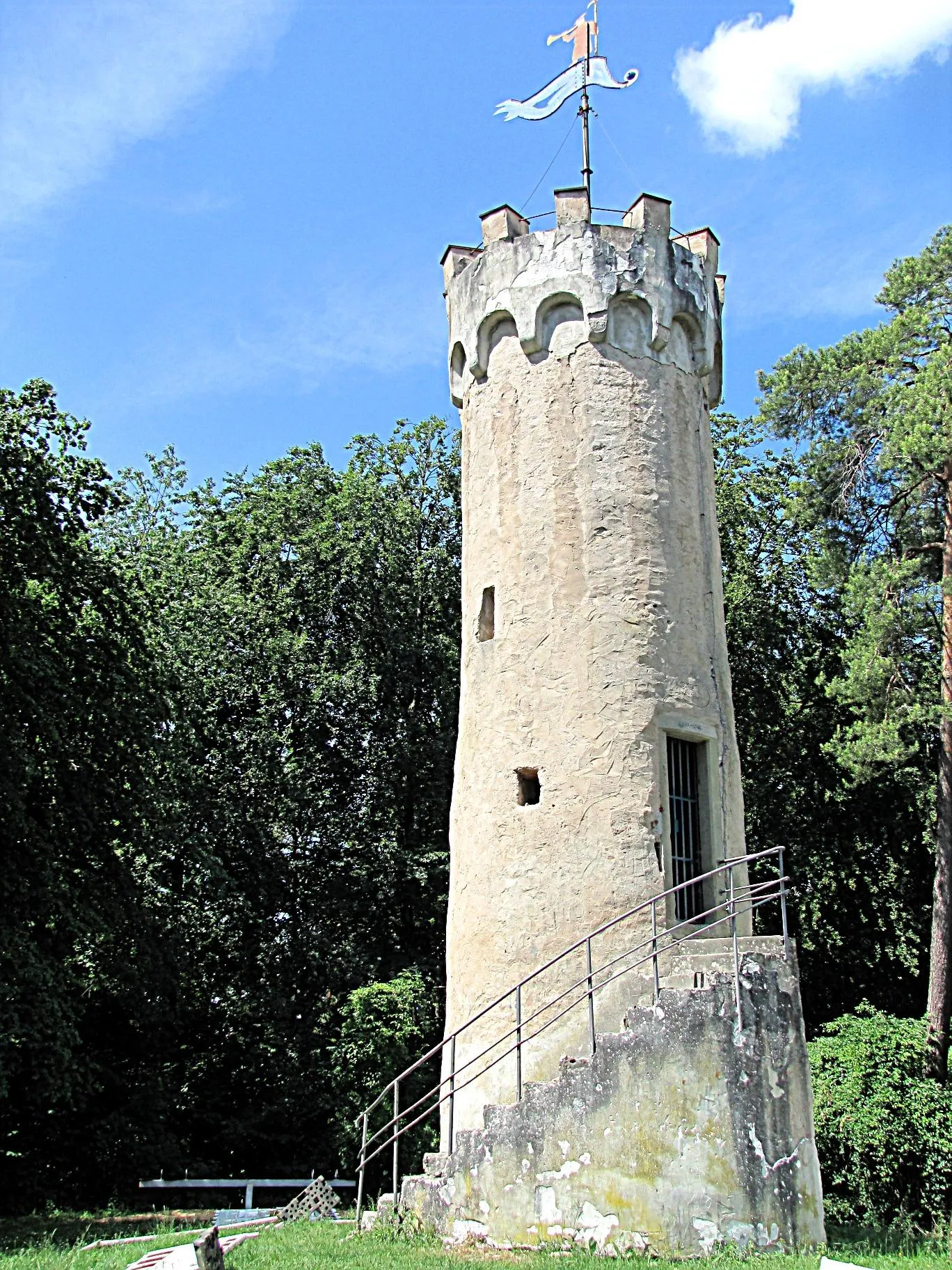 Photo showing: Während der Tierberger Fehde, dem Streit zwischen den Rittern von Stetten und den Grafen von Hohenlohe, ließen die Stettener den Turm als Beobachtungs- und Warnstation bis zum Jahr 1488 errichten.
Der Turm ist nicht begehbar.