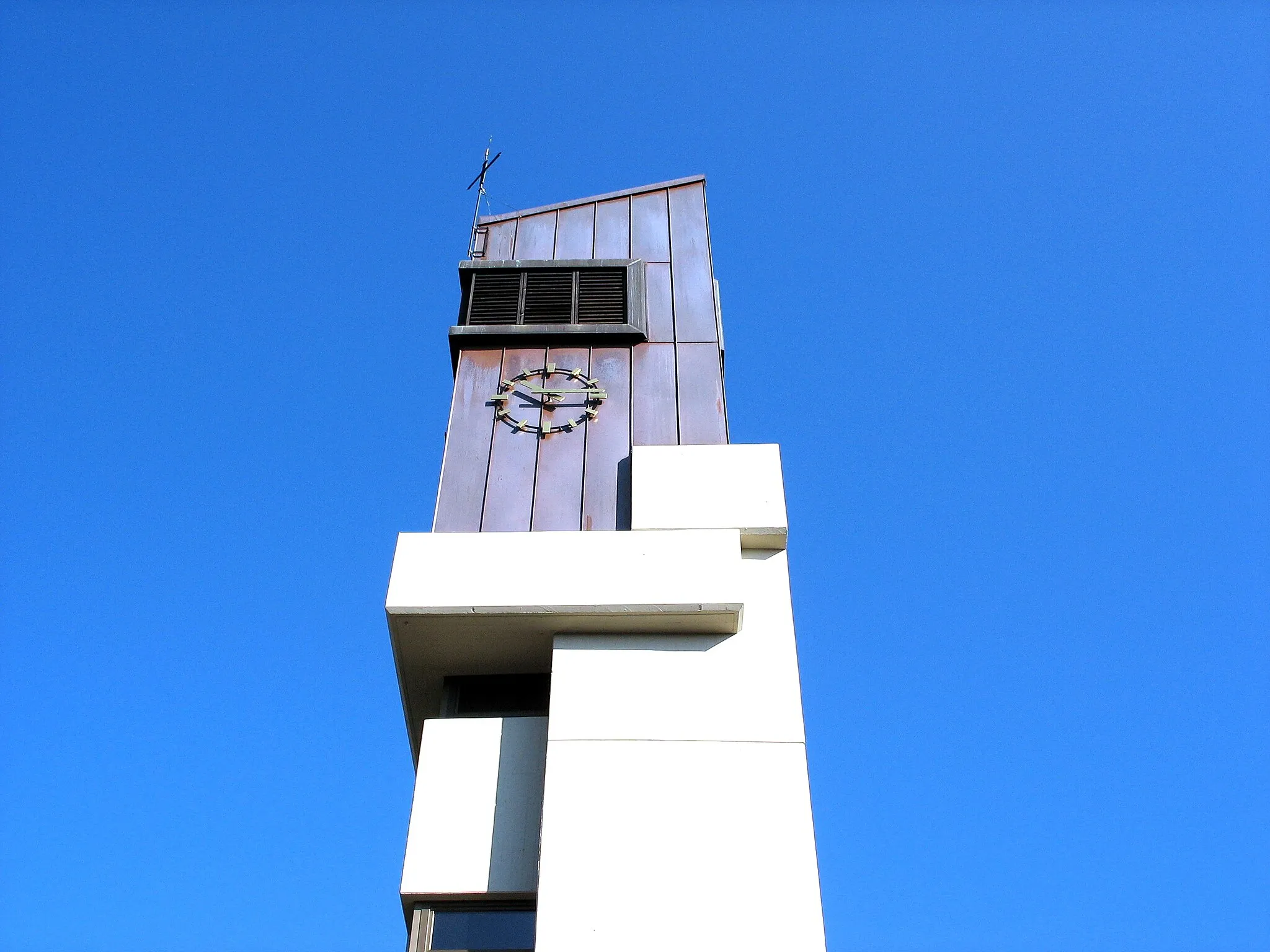 Photo showing: Kirchturm der neuen Kirche in Holzmaden