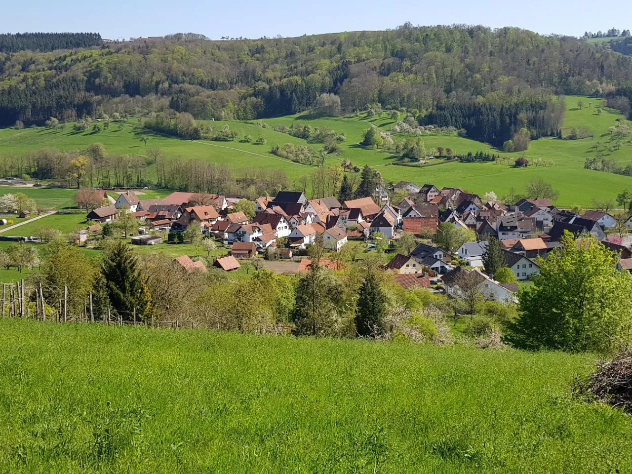 Photo showing: Der Ortsname Däfern soll von "taverna" kommen. Immerhin hat das Dorf heute ein Restaurant mit Michelin-Empfehlung... :)