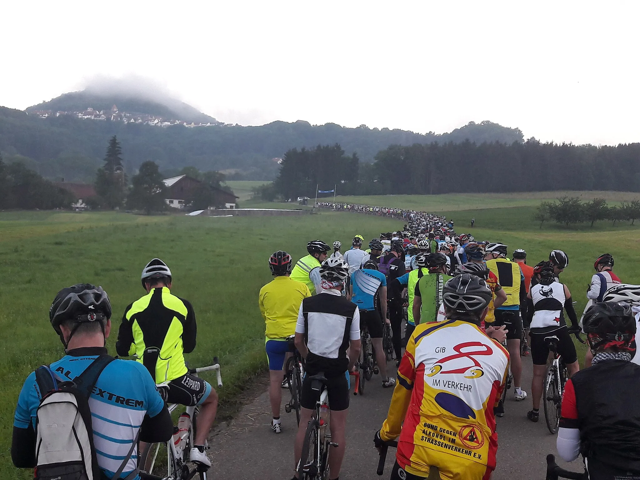 Photo showing: Startaufstellung zum Radmarathon Alb Extrem 2016