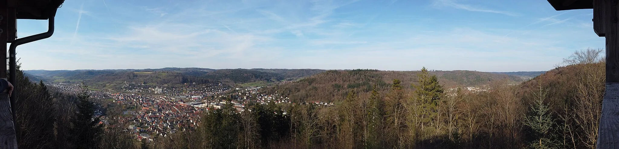 Photo showing: Panorama-Blick vom Riesbergturm Richtung Norden in das Murrtal mit Murrhardt