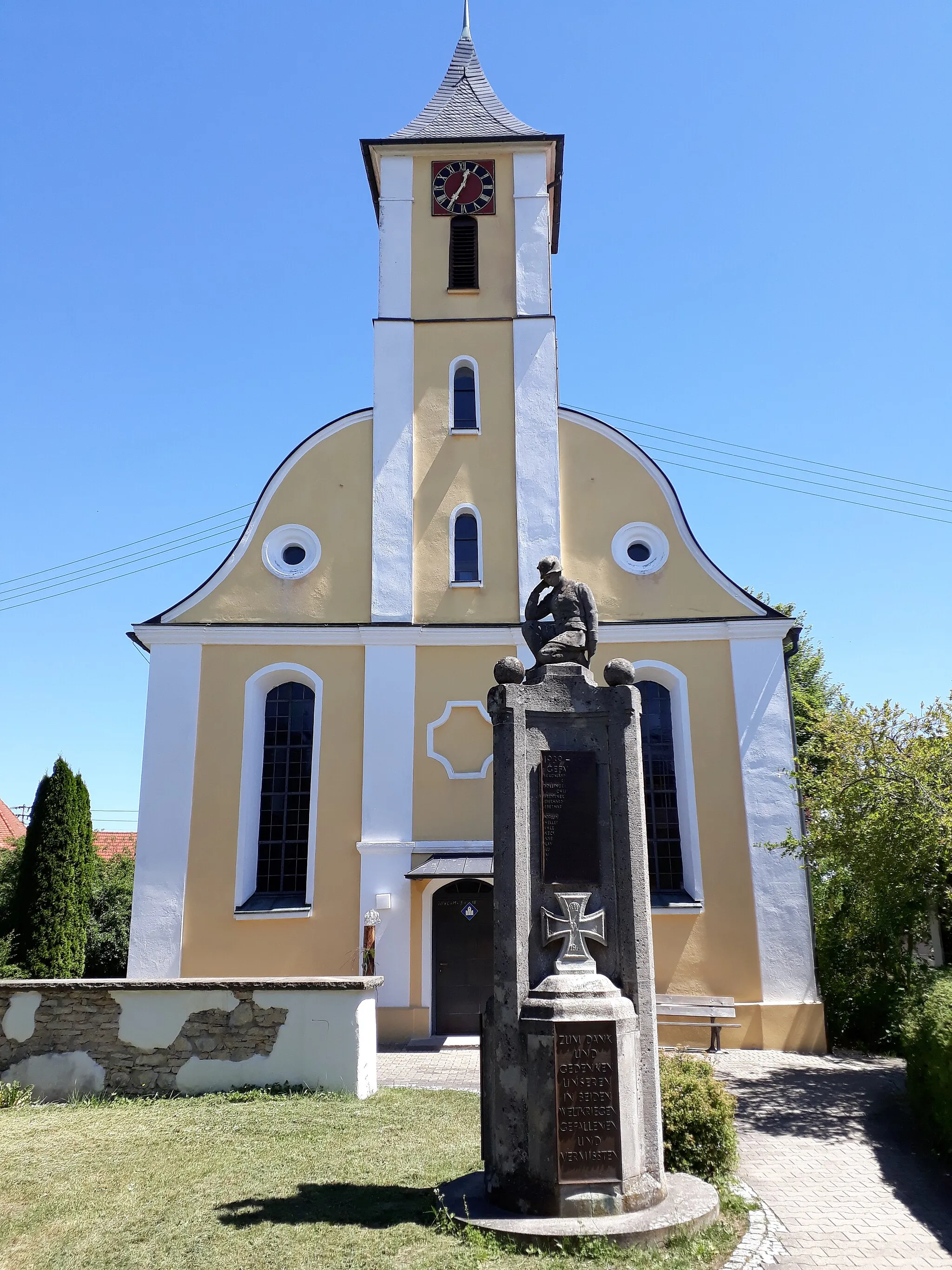 Photo showing: Oggenhausen Kirche mit Kriegerdenkmal