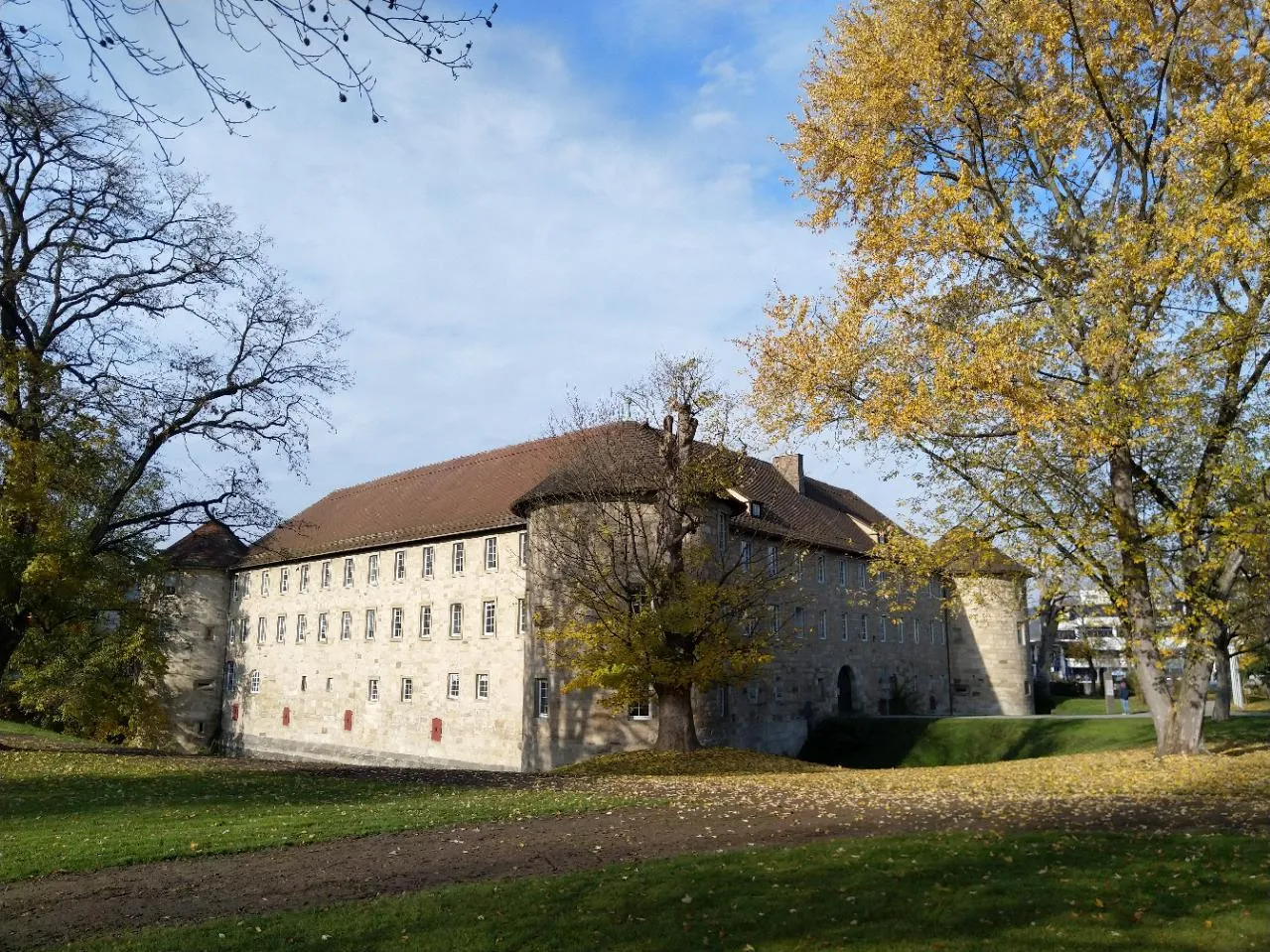 Photo showing: Steht zwischen Burg und Schloss, die einstige Zitadelle in Schorndorf, im 16. Jahrhundert als Eckpfeiler der Festungsanlage in Schorndorf errichtet.